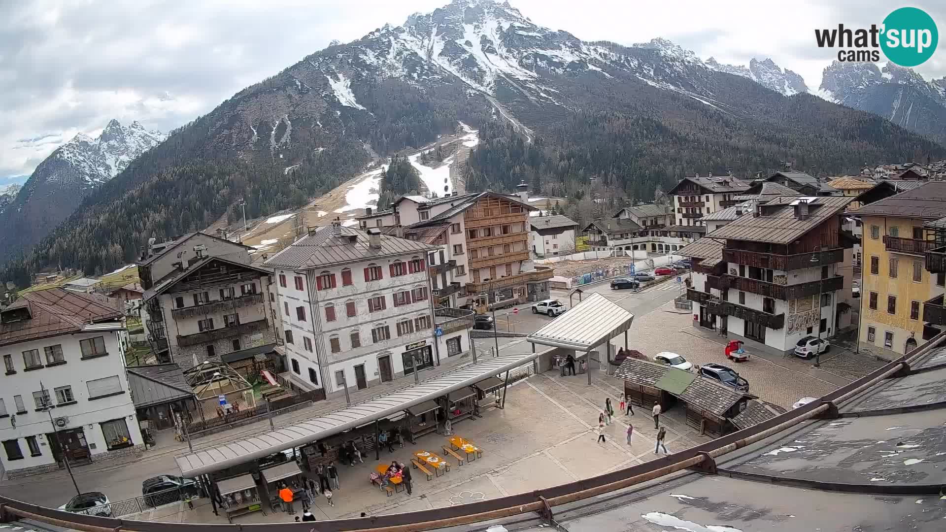 Piazza centrale di Forni di Sopra
