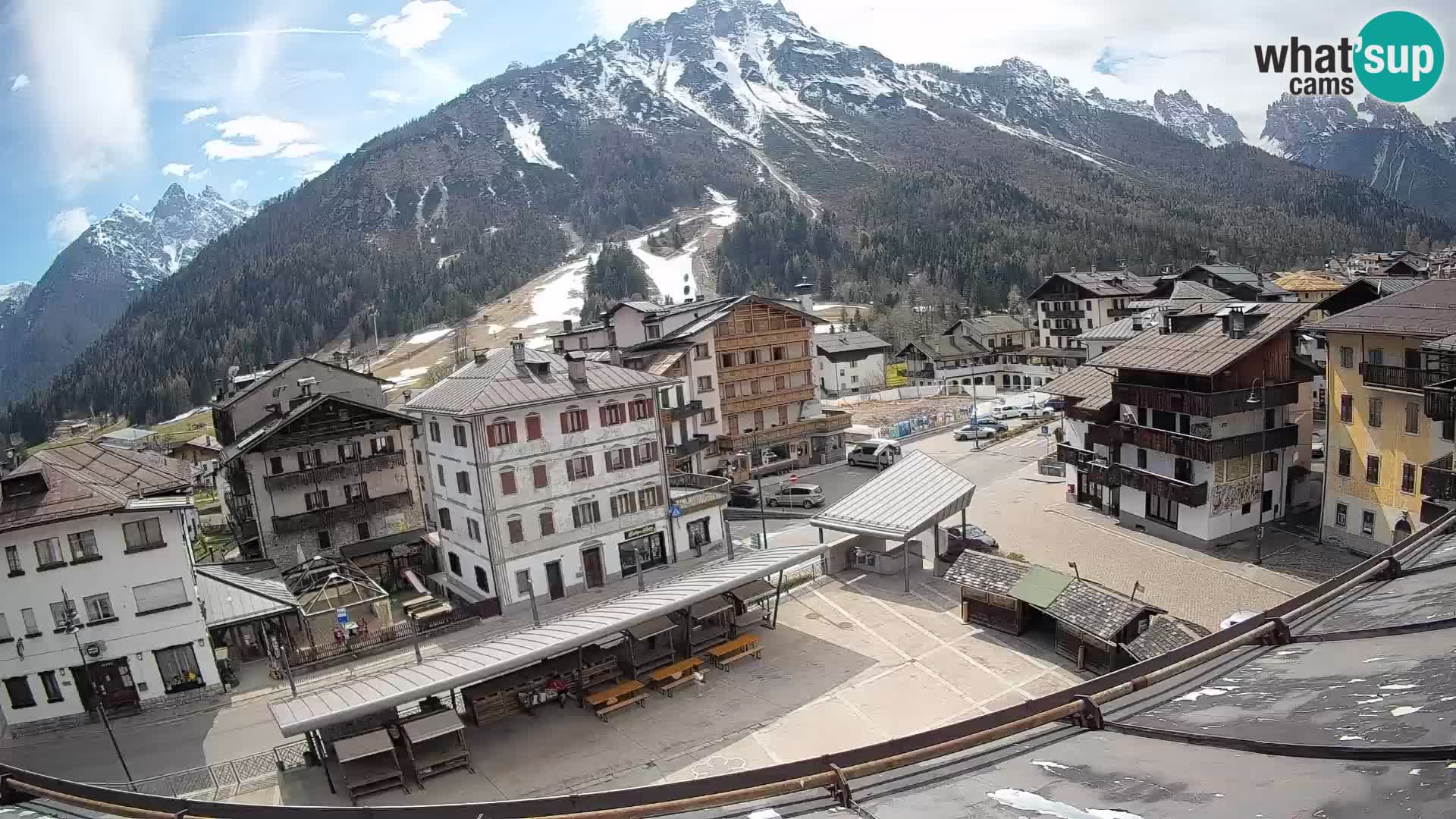 Piazza centrale di Forni di Sopra