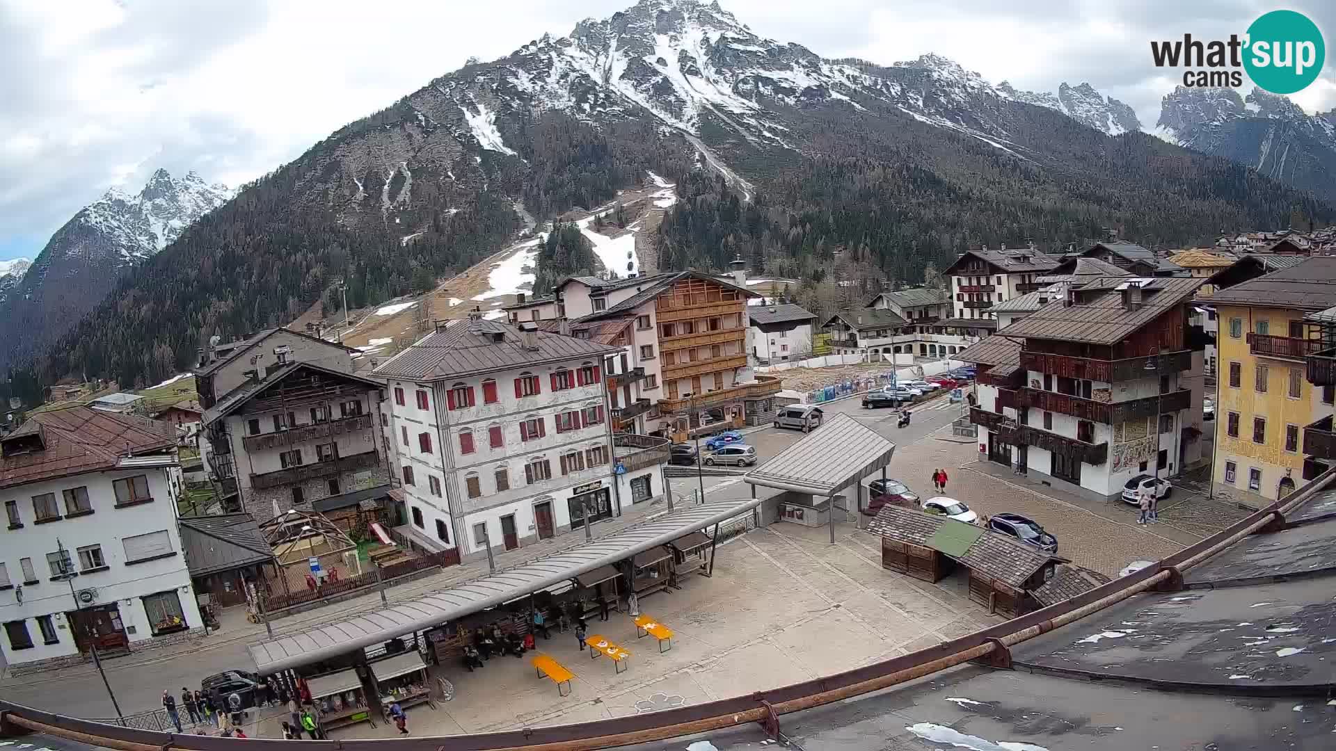 Plaza principal de Forni di Sopra