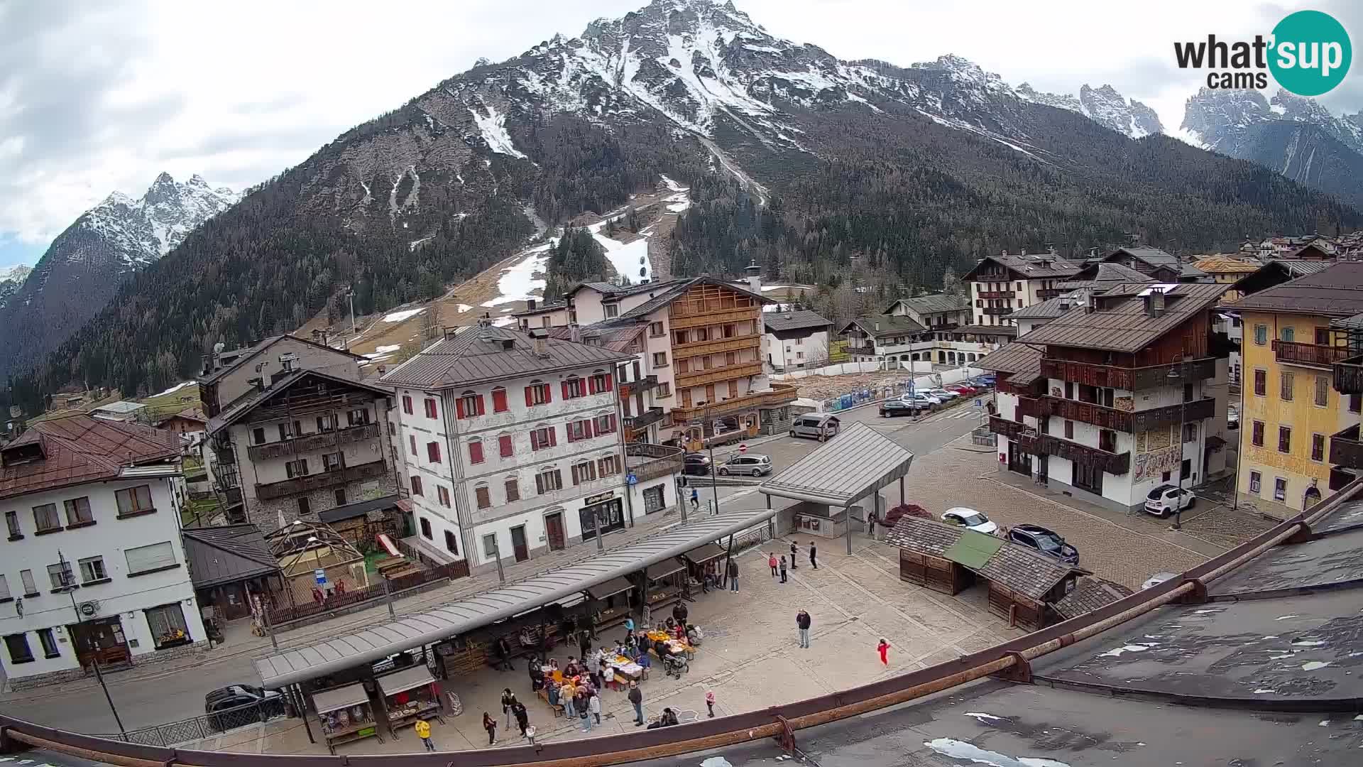 Plaza principal de Forni di Sopra