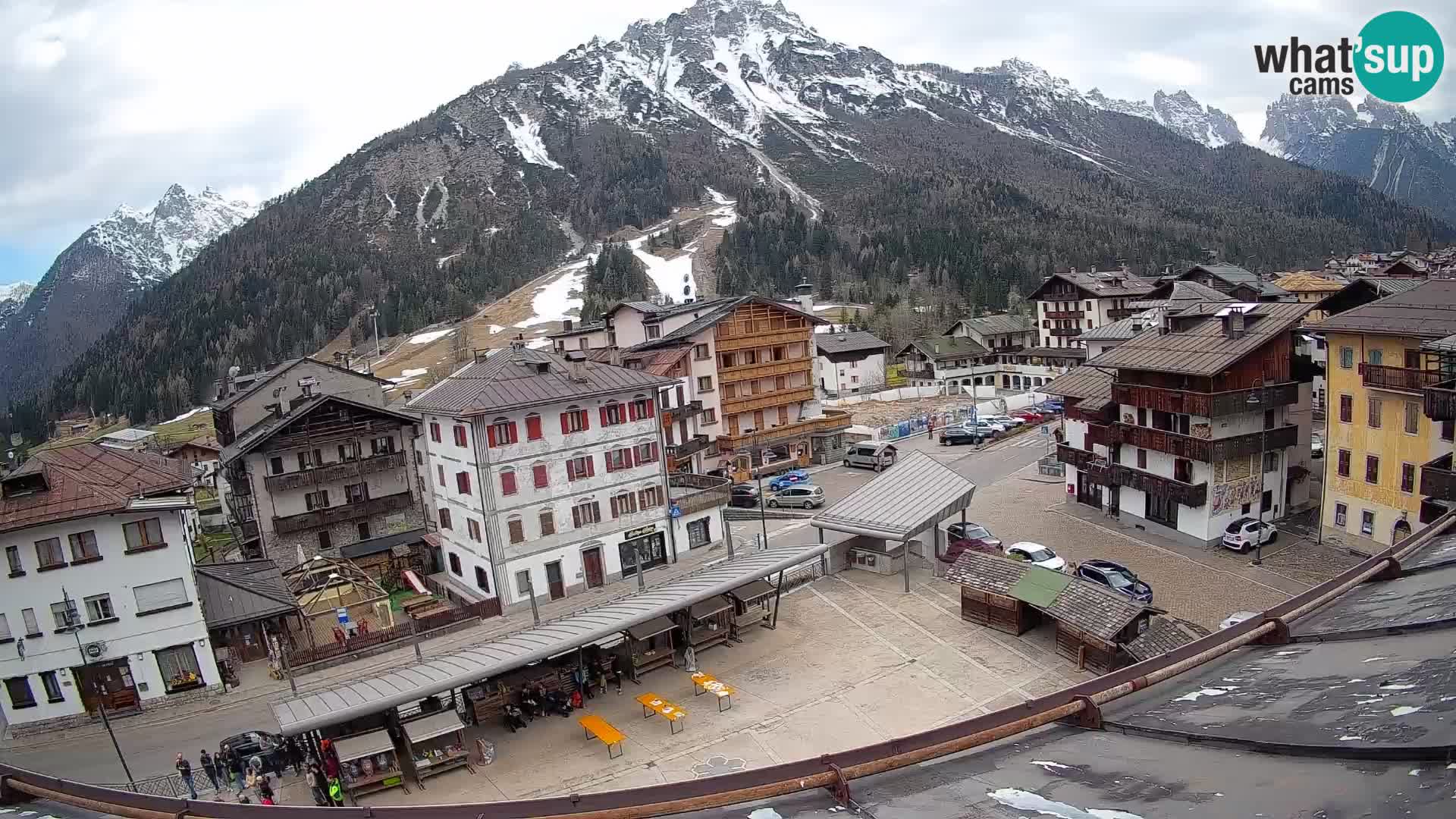 Piazza centrale di Forni di Sopra