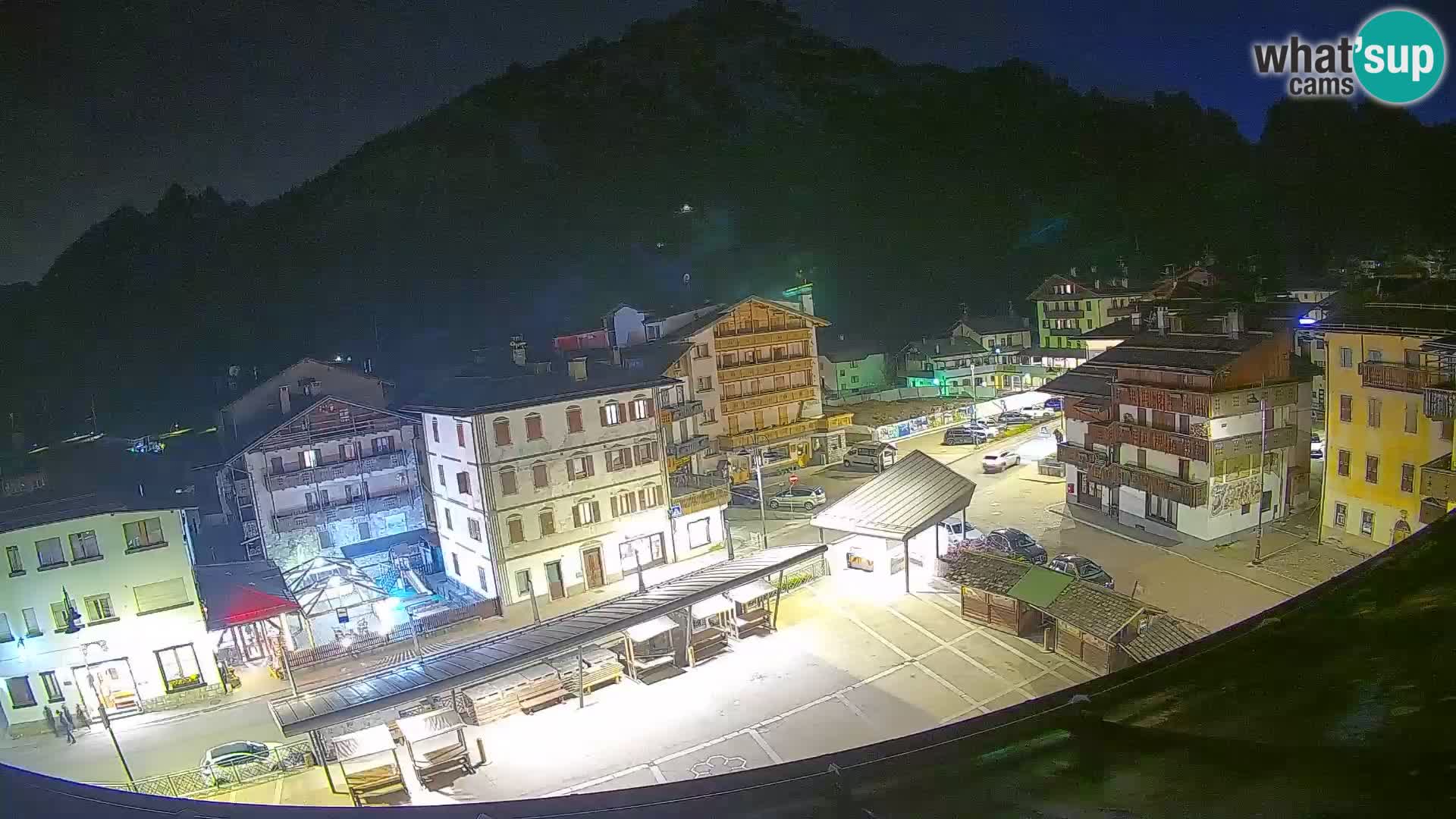Plaza principal de Forni di Sopra