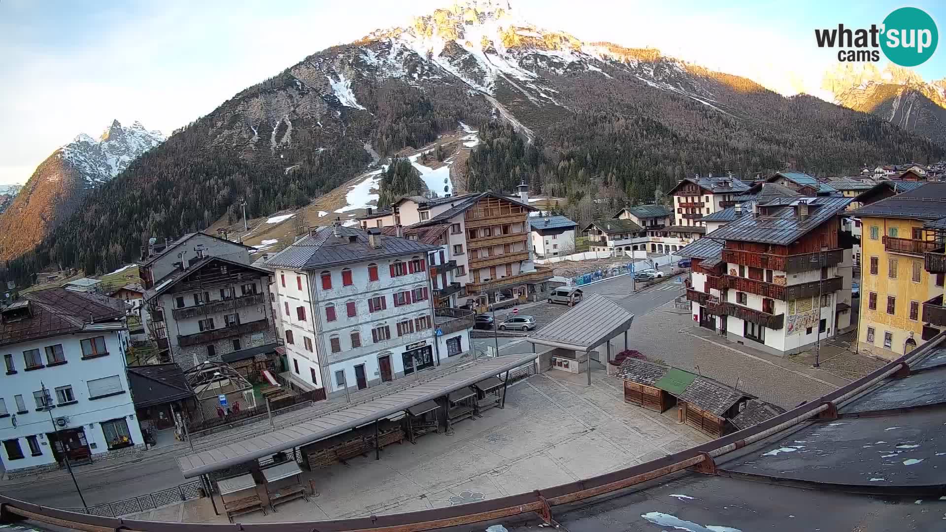 Plaza principal de Forni di Sopra