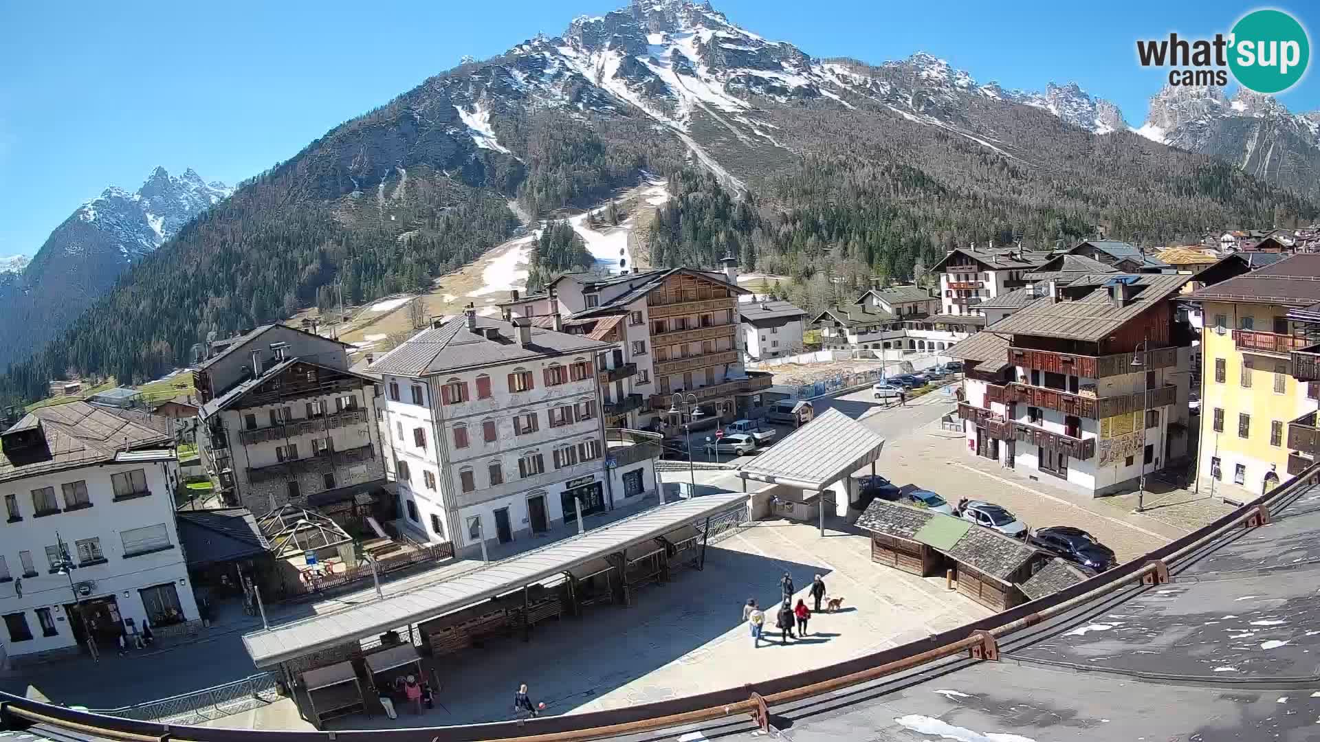 Piazza centrale di Forni di Sopra