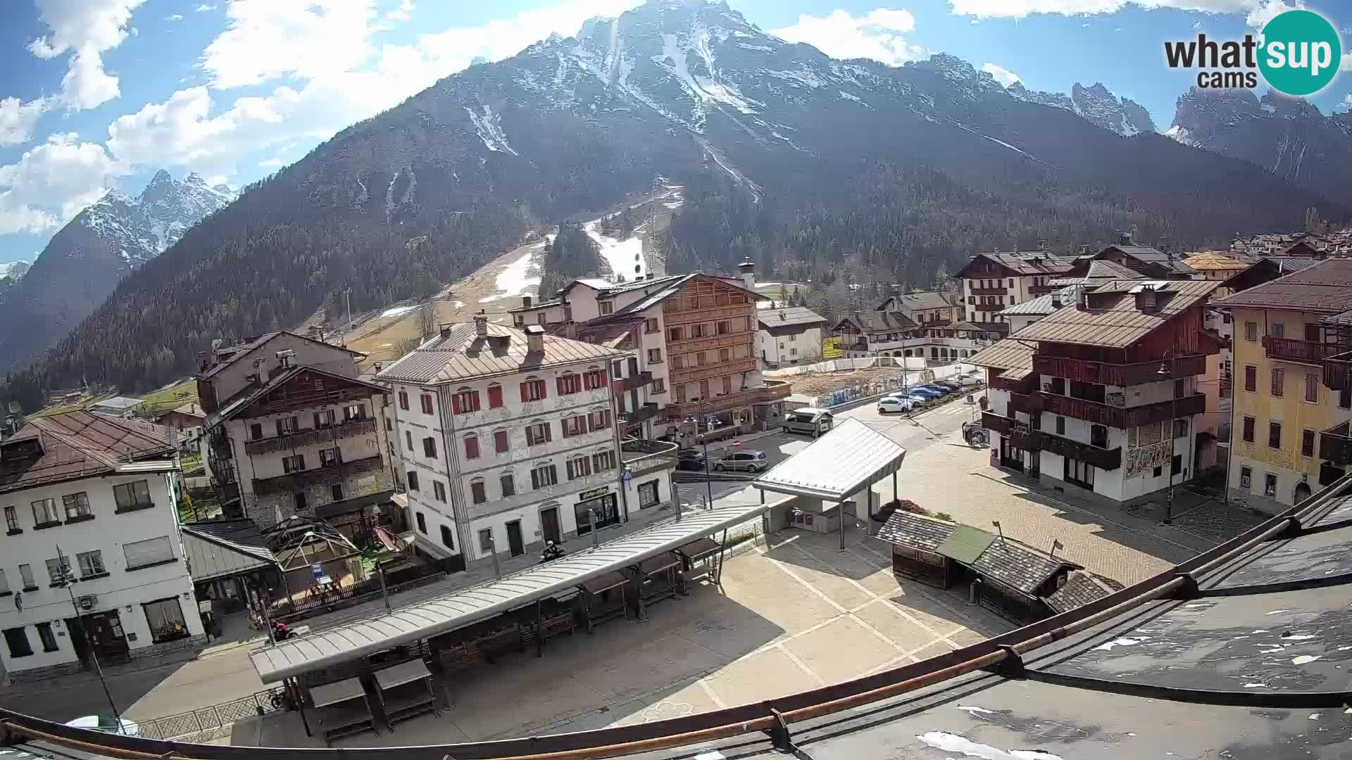 Plaza principal de Forni di Sopra