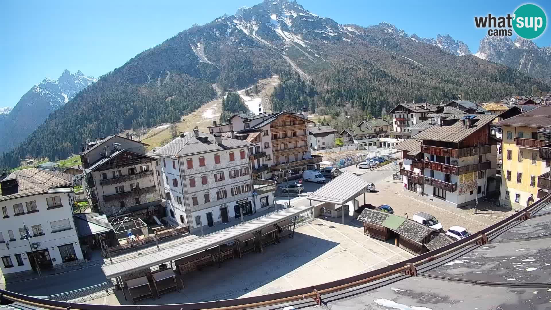 Plaza principal de Forni di Sopra