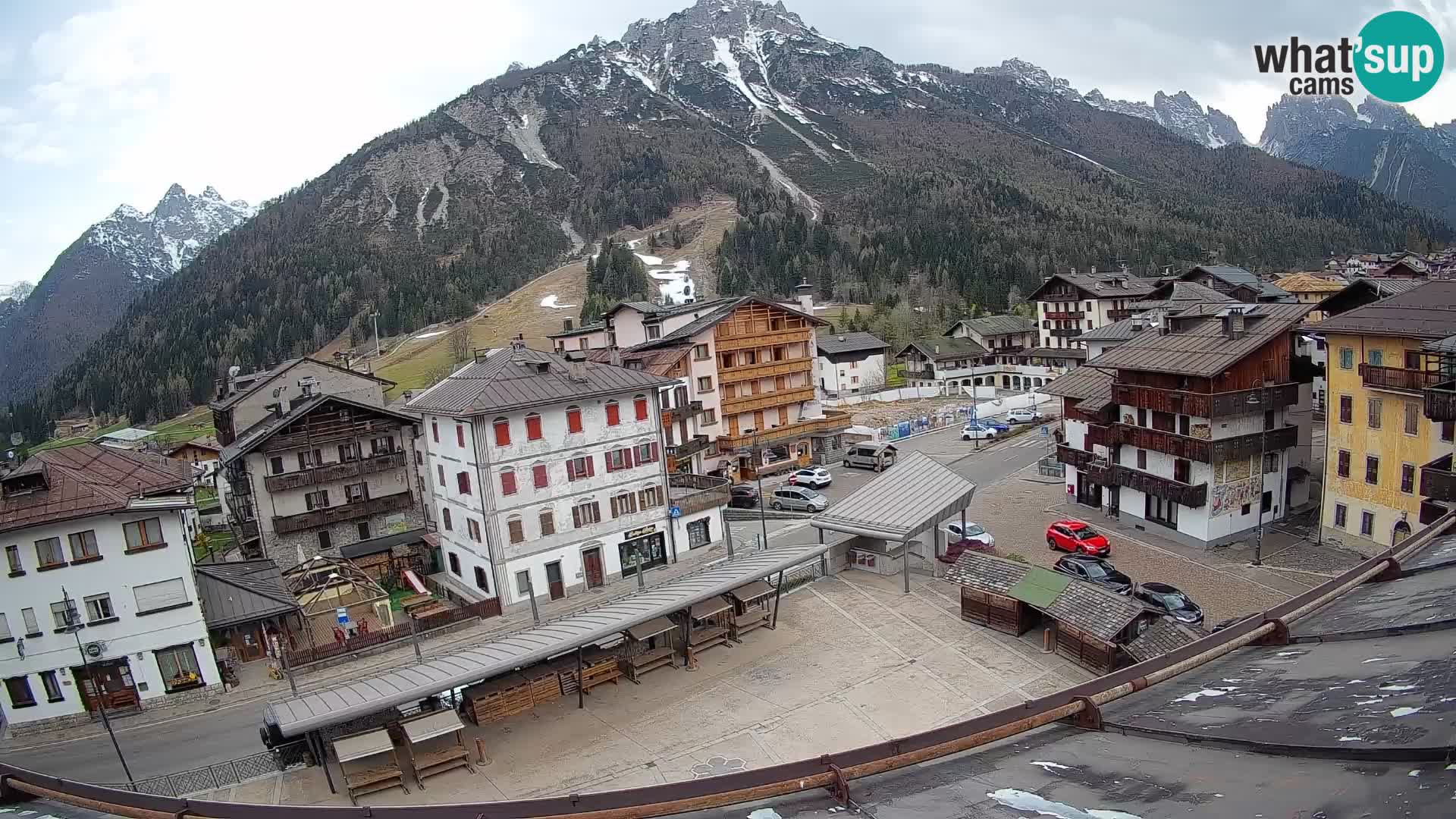 Piazza centrale di Forni di Sopra