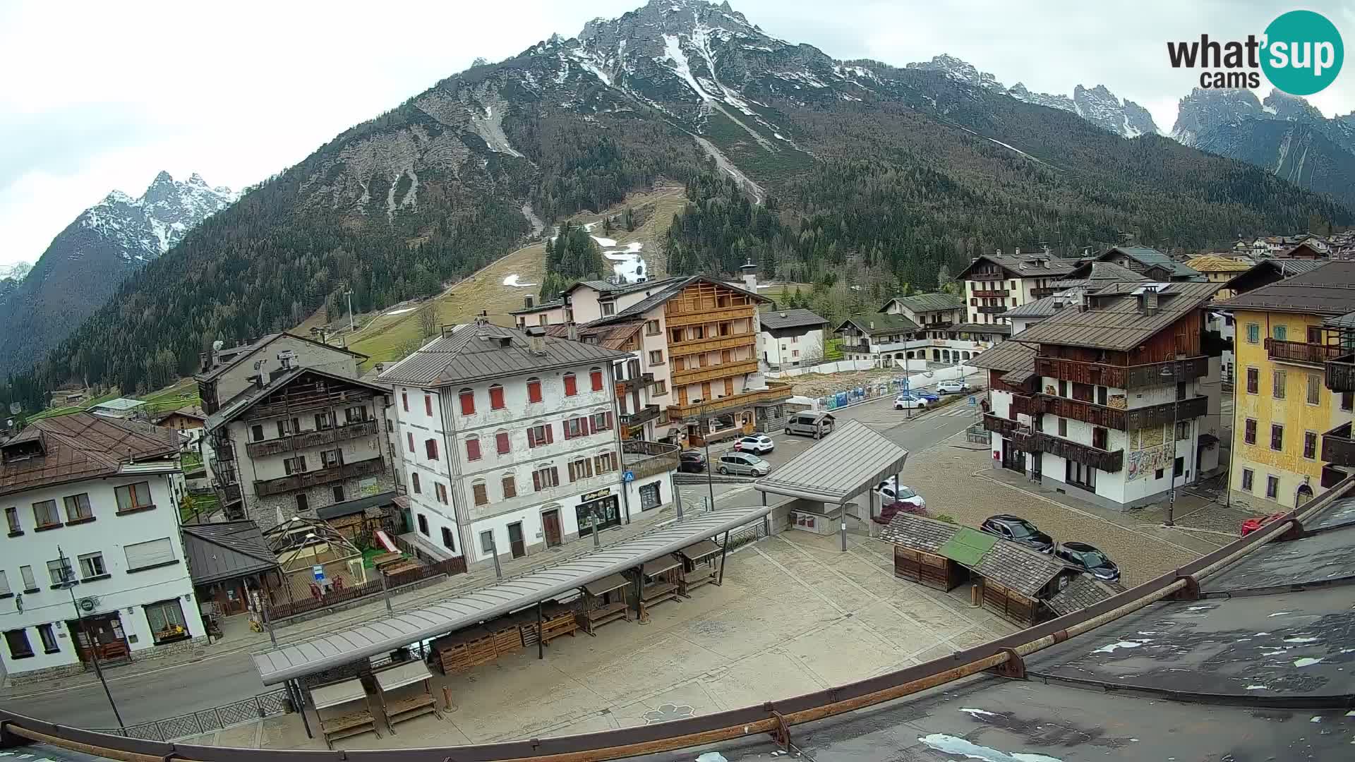 Plaza principal de Forni di Sopra