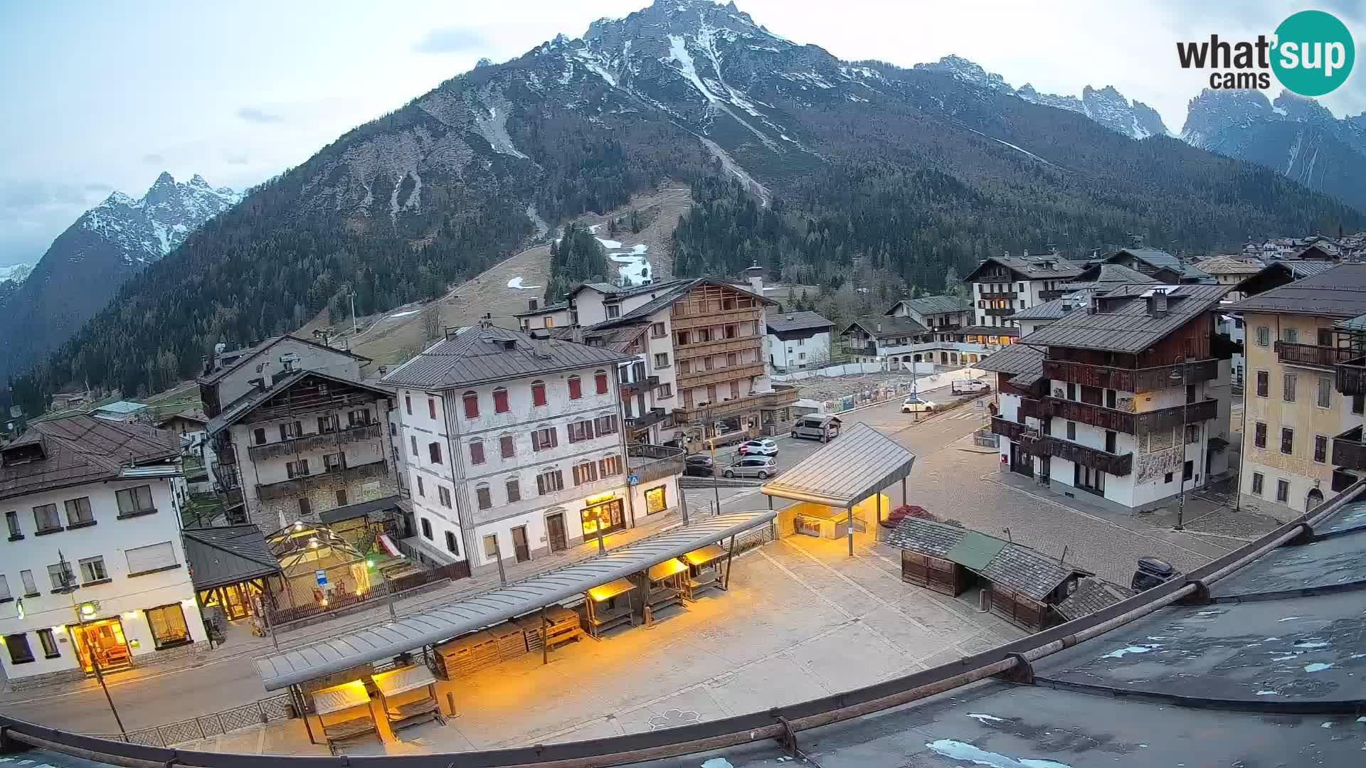 Piazza centrale di Forni di Sopra