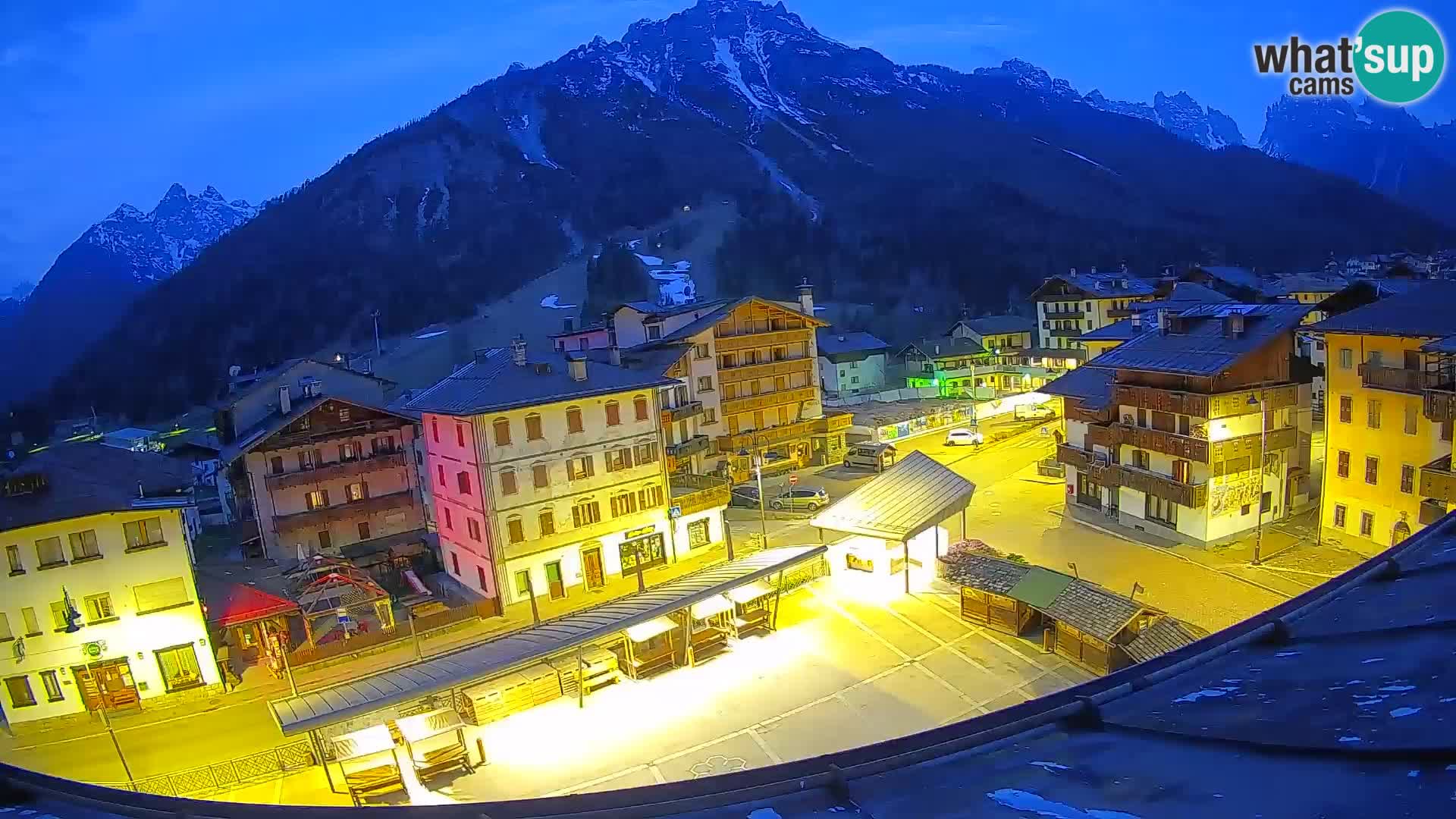 Piazza centrale di Forni di Sopra