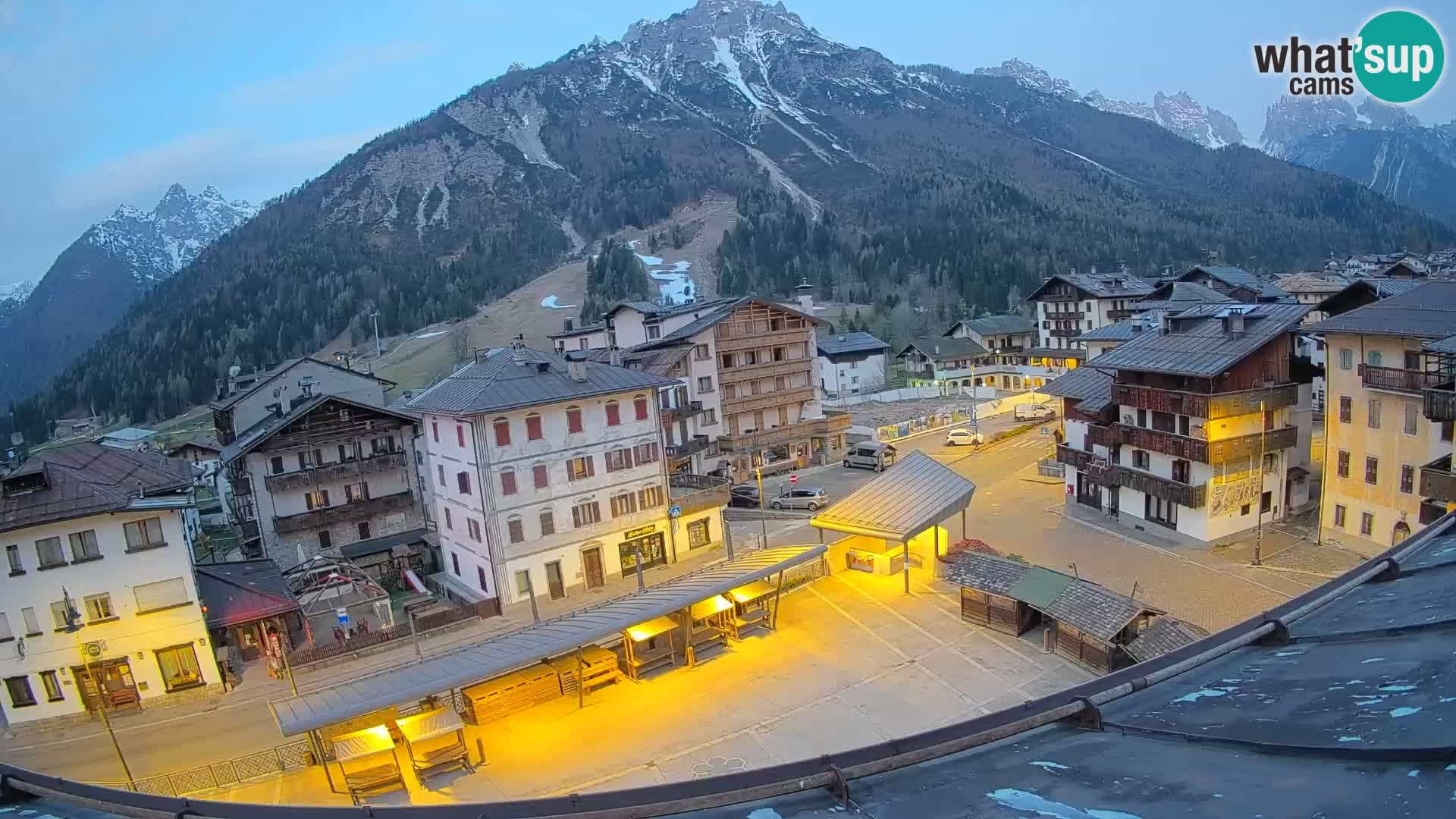 Piazza centrale di Forni di Sopra