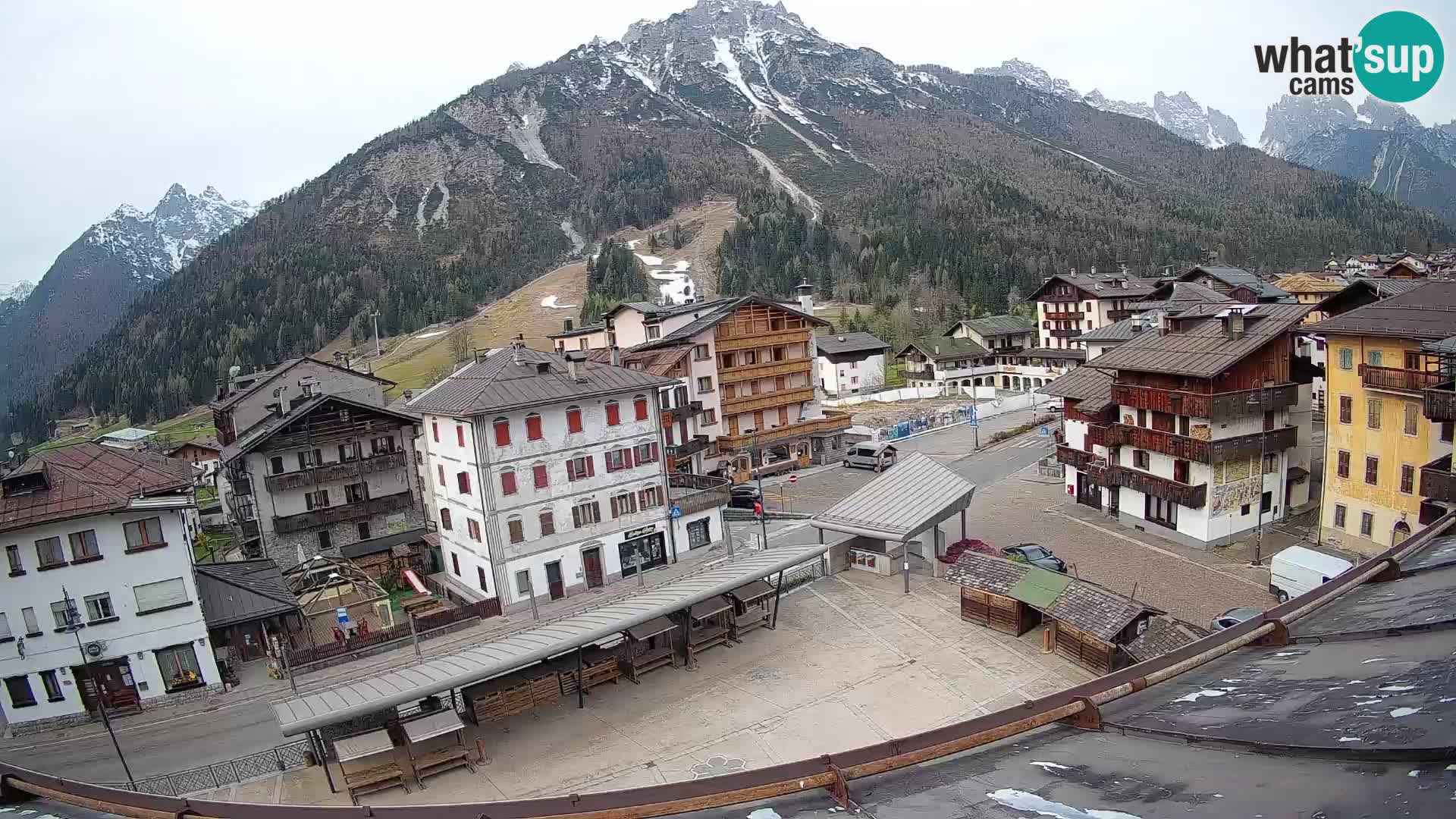 Plaza principal de Forni di Sopra