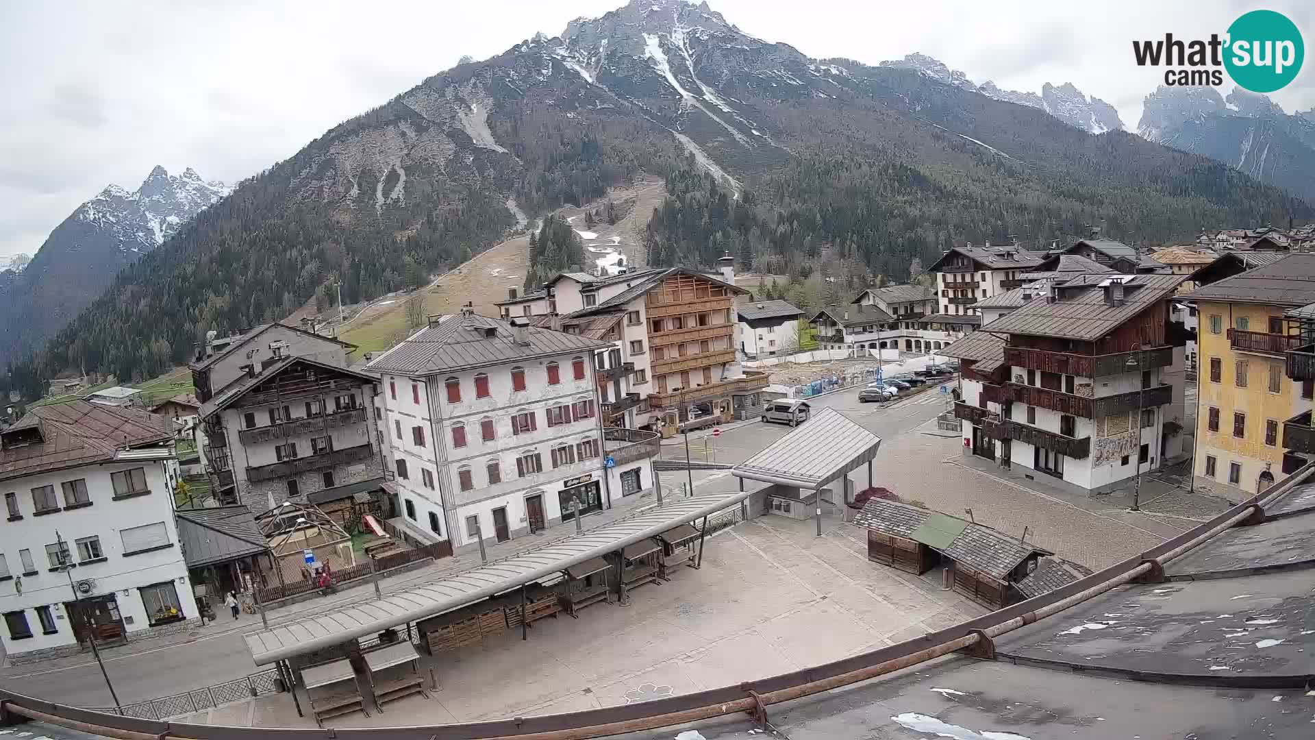 Piazza centrale di Forni di Sopra