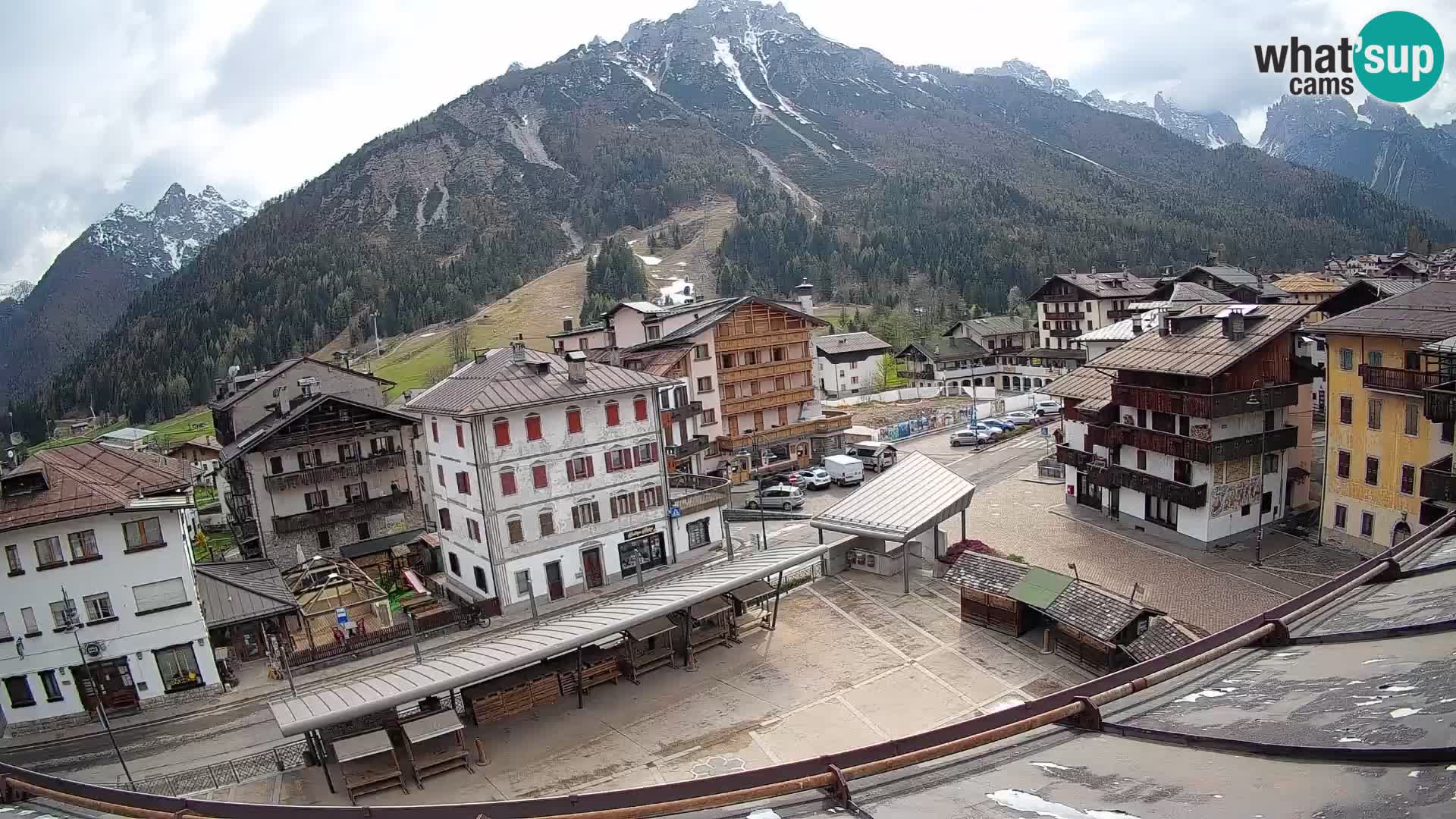 Piazza centrale di Forni di Sopra