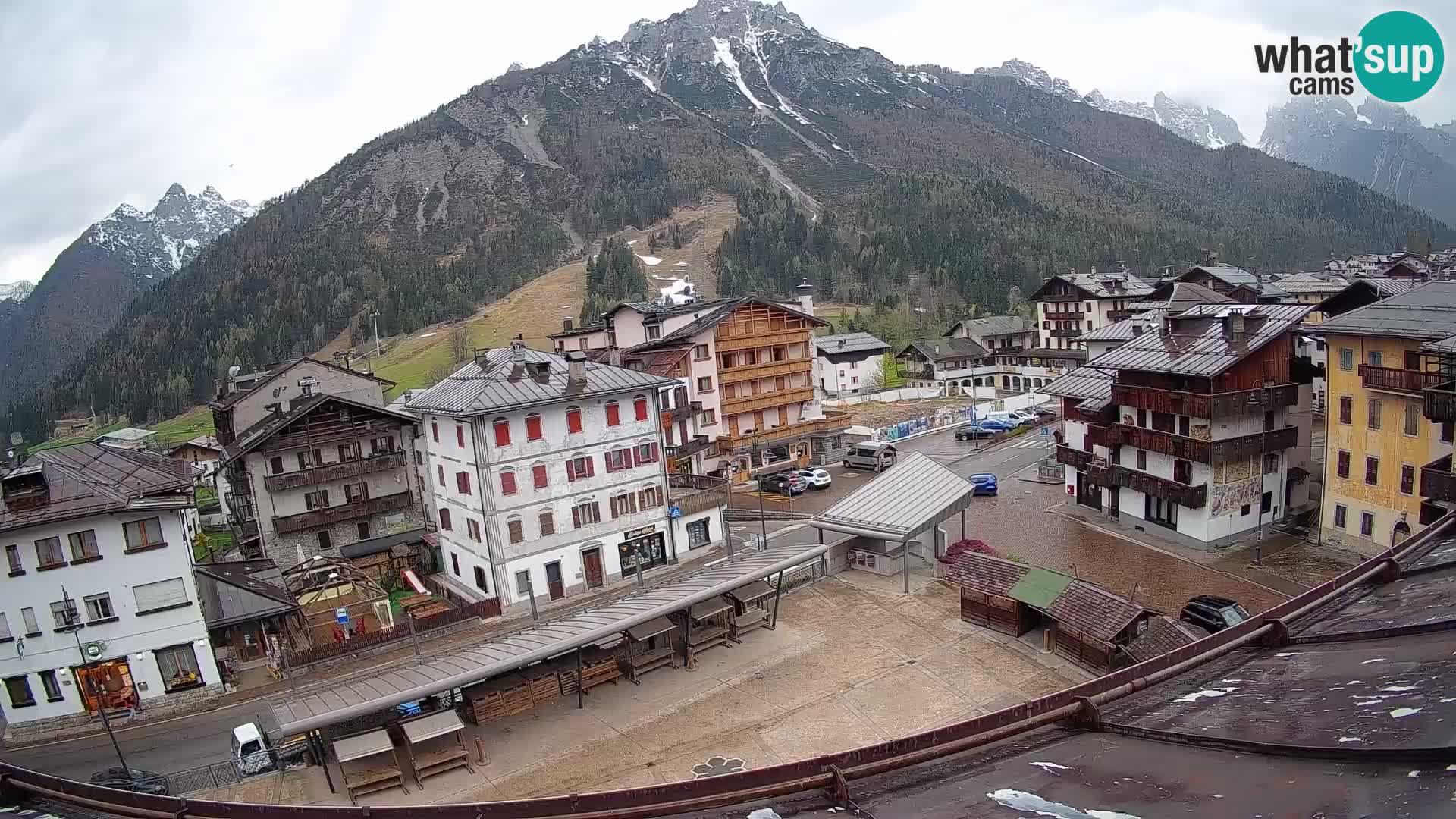 Piazza centrale di Forni di Sopra