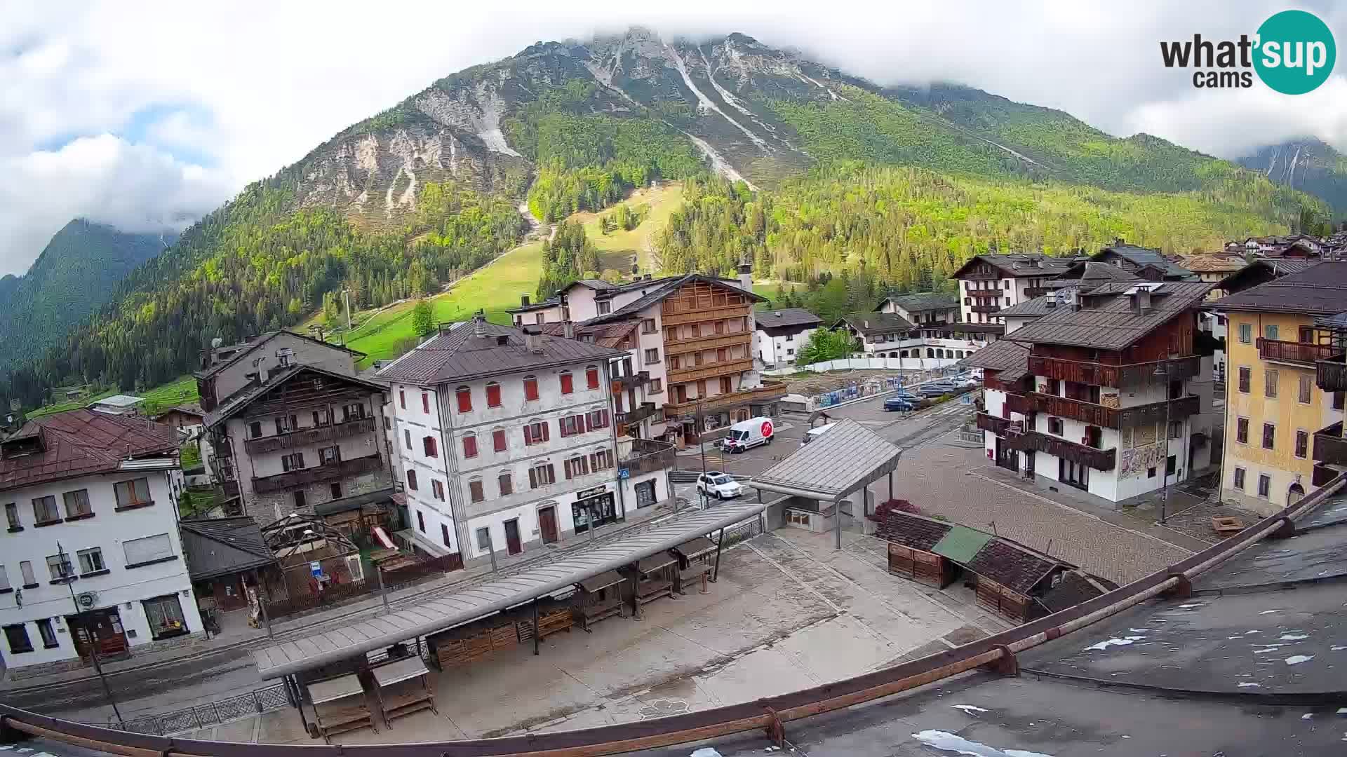 Plaza principal de Forni di Sopra