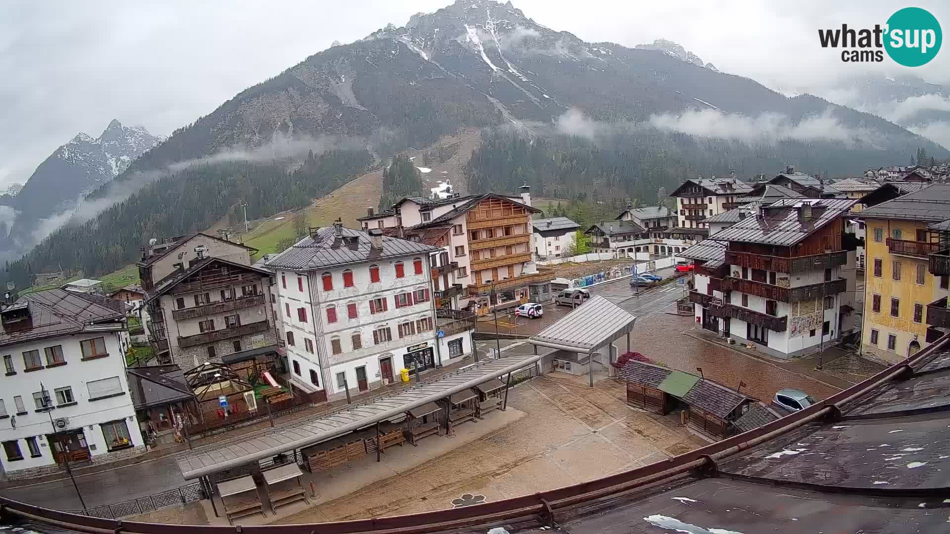 Piazza centrale di Forni di Sopra