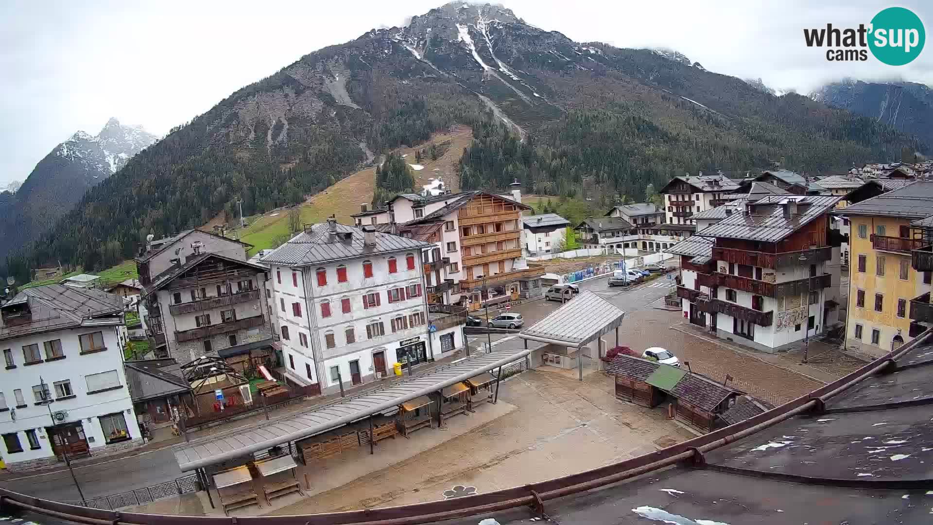 Piazza centrale di Forni di Sopra