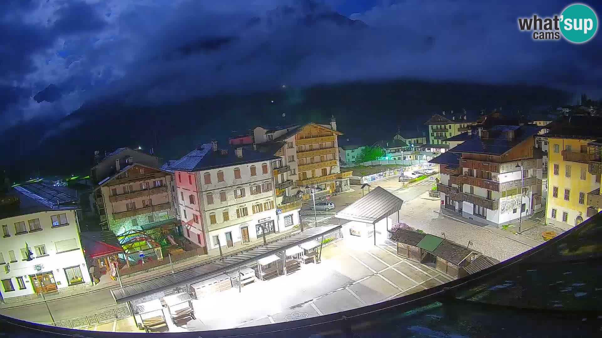 Piazza centrale di Forni di Sopra