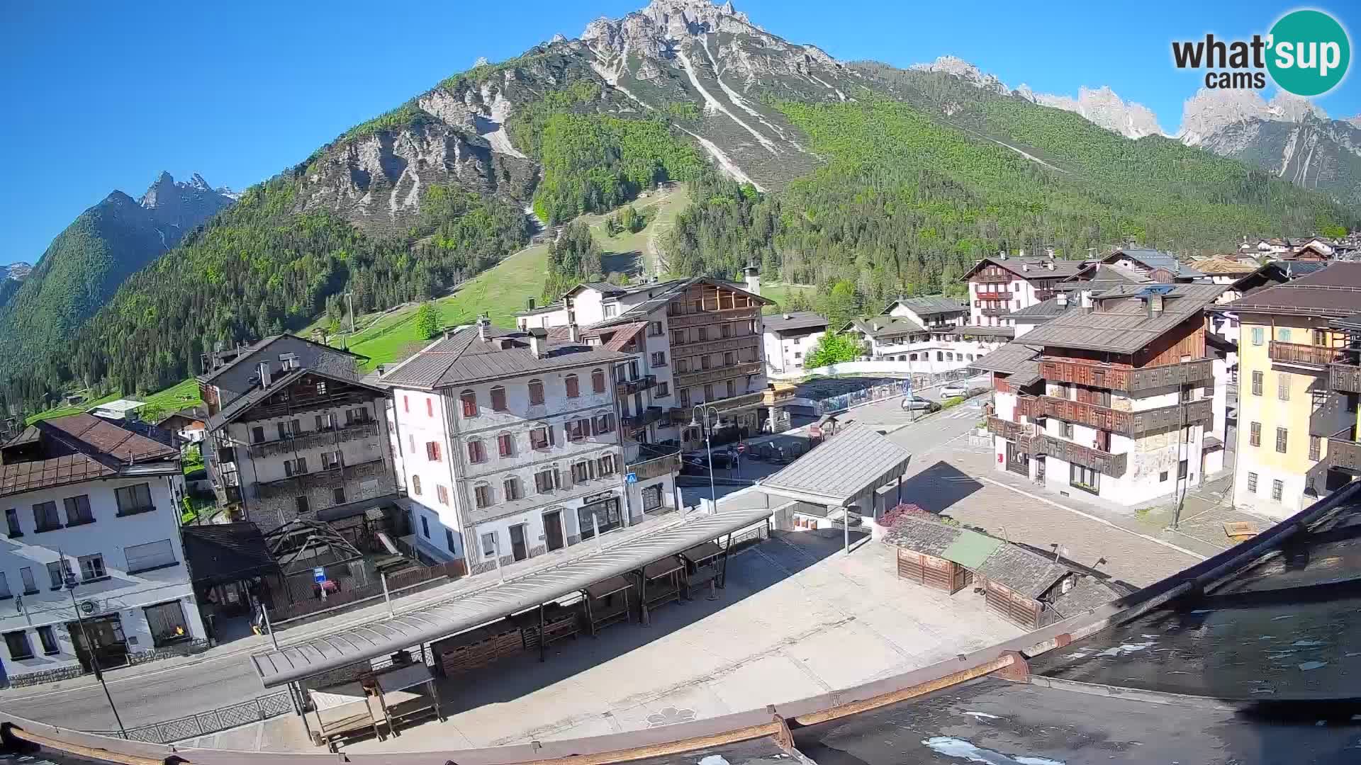 Piazza centrale di Forni di Sopra