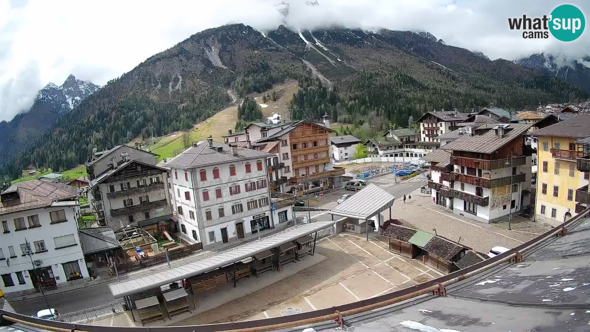 Piazza centrale di Forni di Sopra