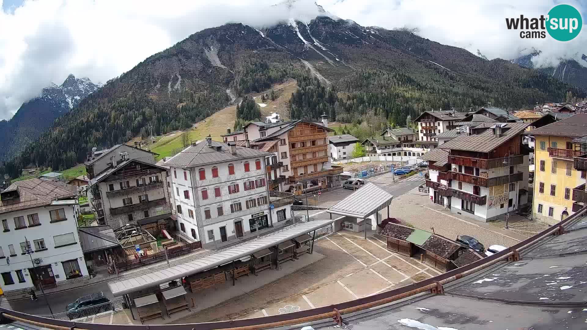 Piazza centrale di Forni di Sopra