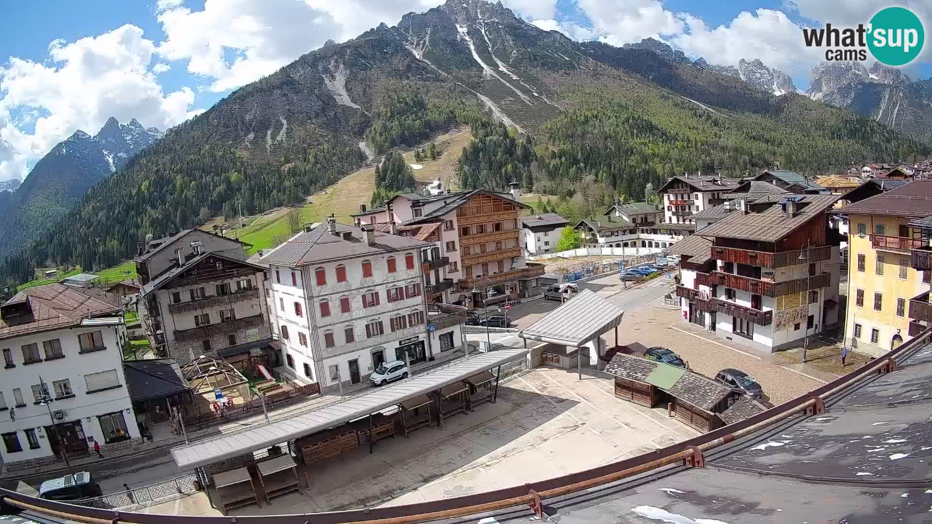 Piazza centrale di Forni di Sopra