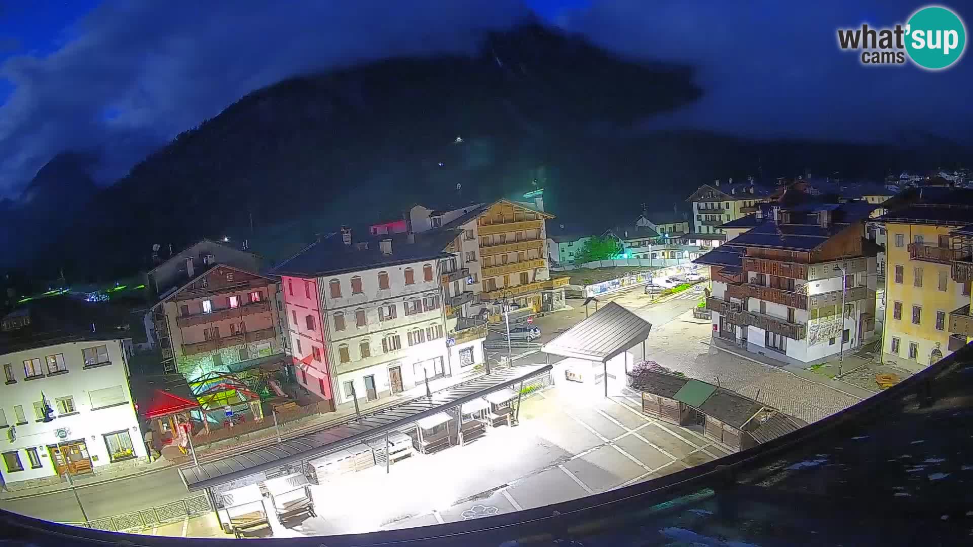 Plaza principal de Forni di Sopra