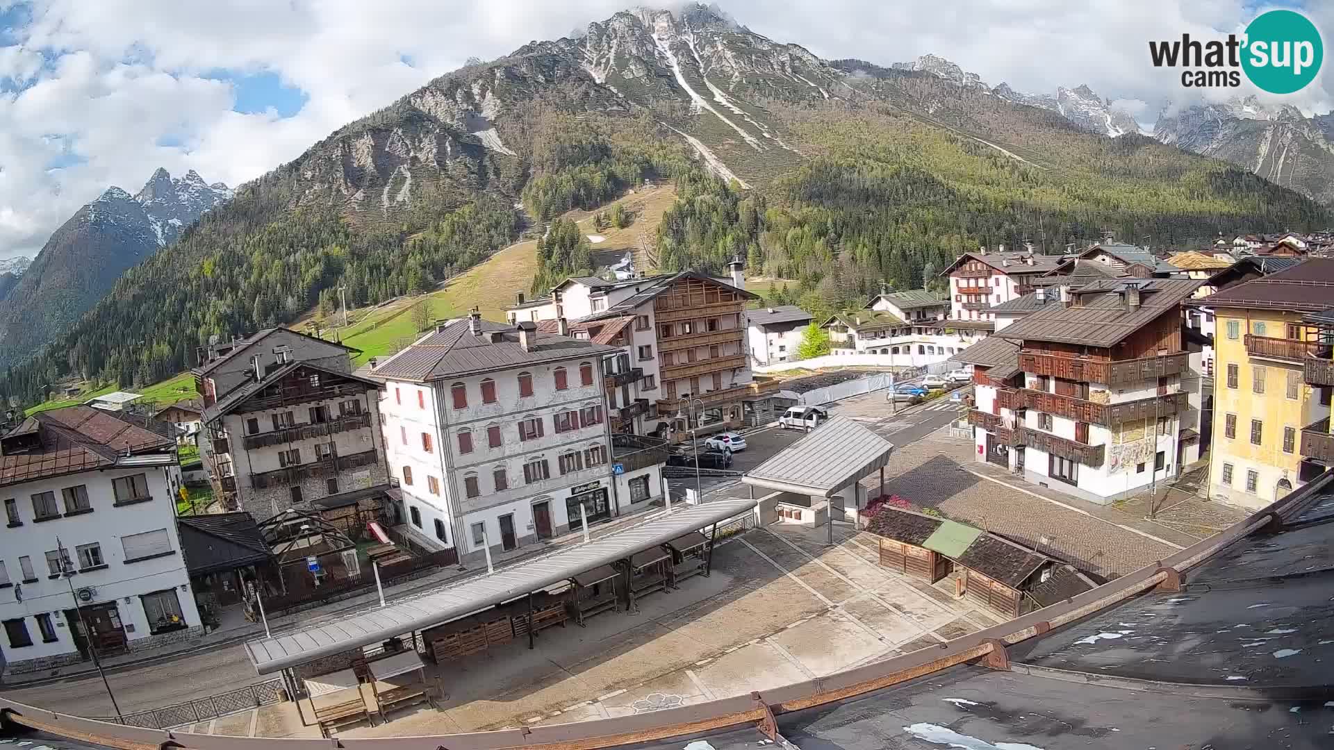Piazza centrale di Forni di Sopra