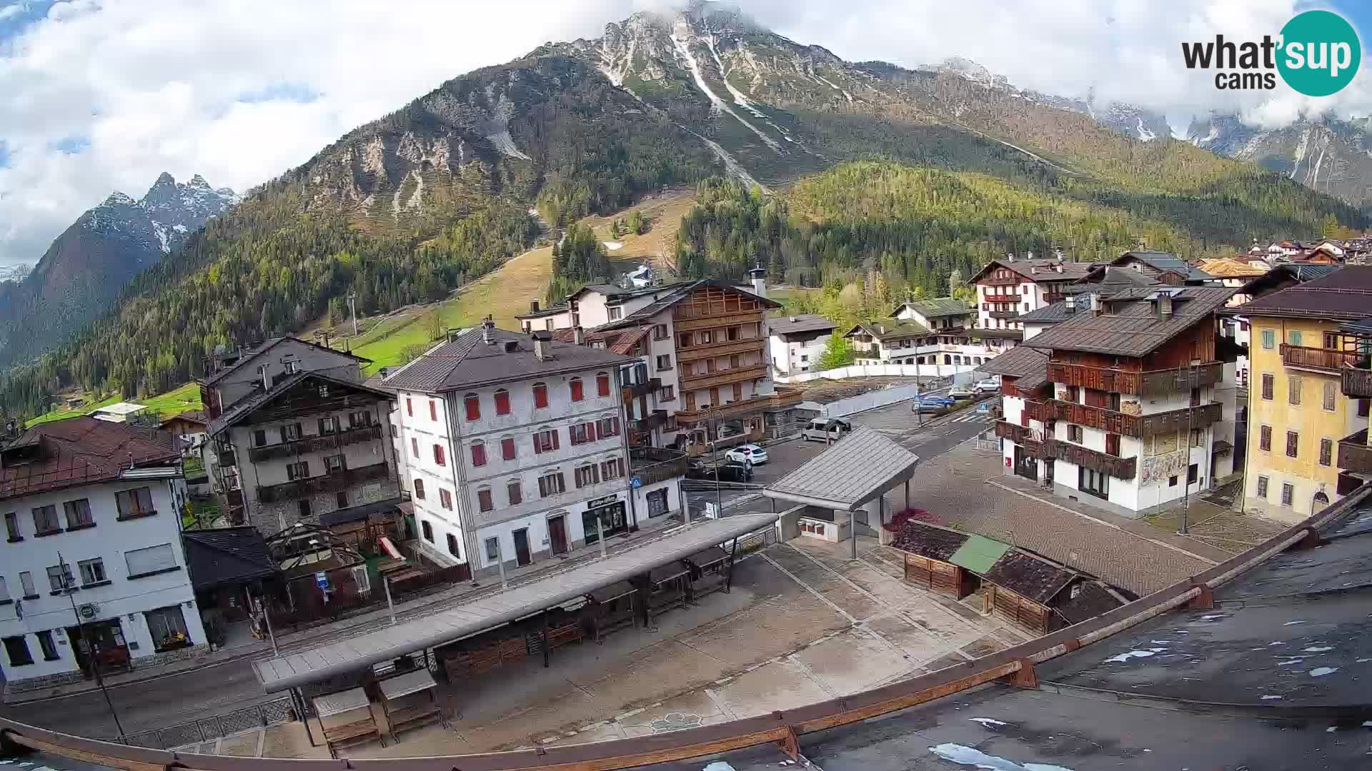 Plaza principal de Forni di Sopra