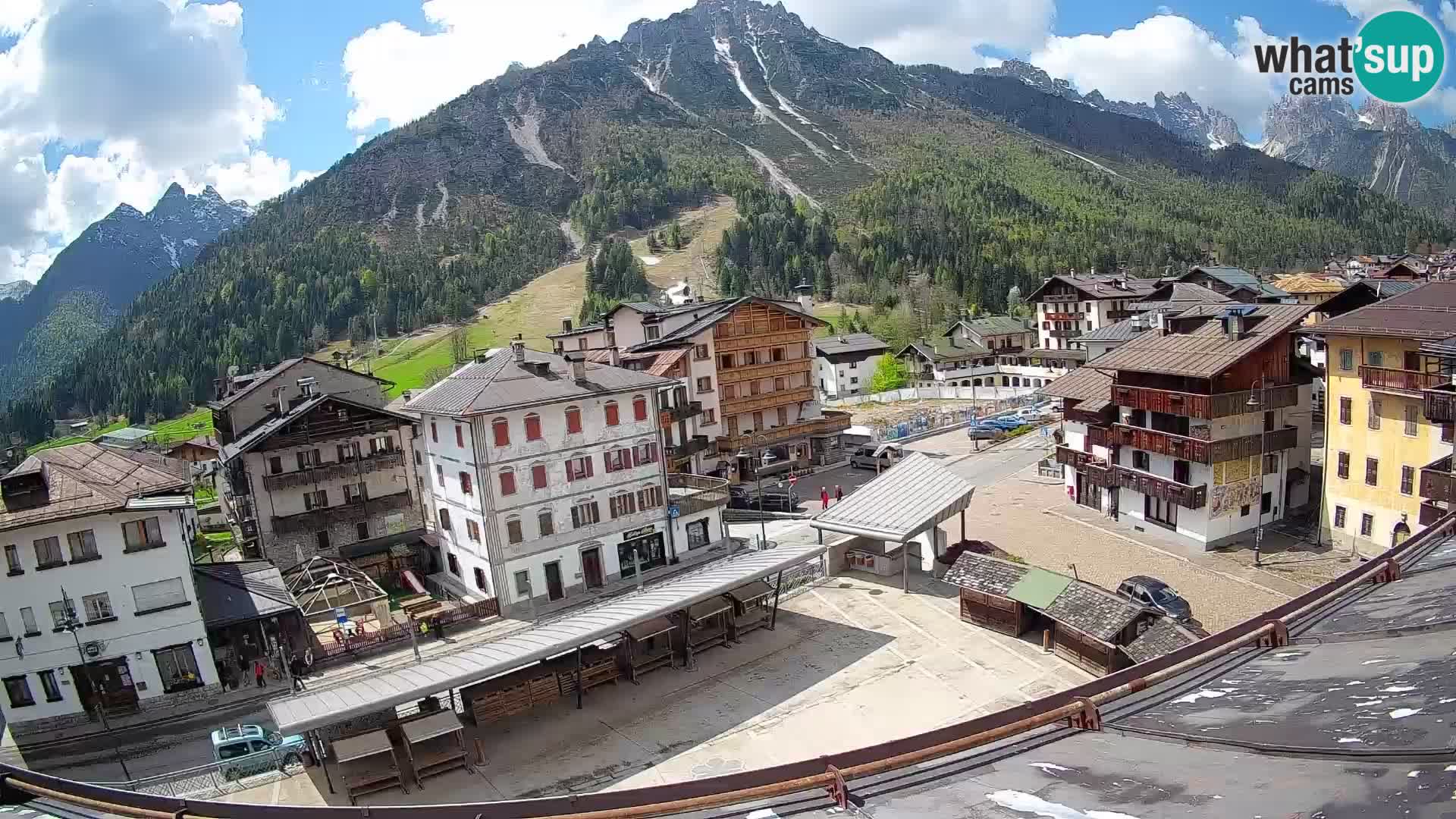 Piazza centrale di Forni di Sopra