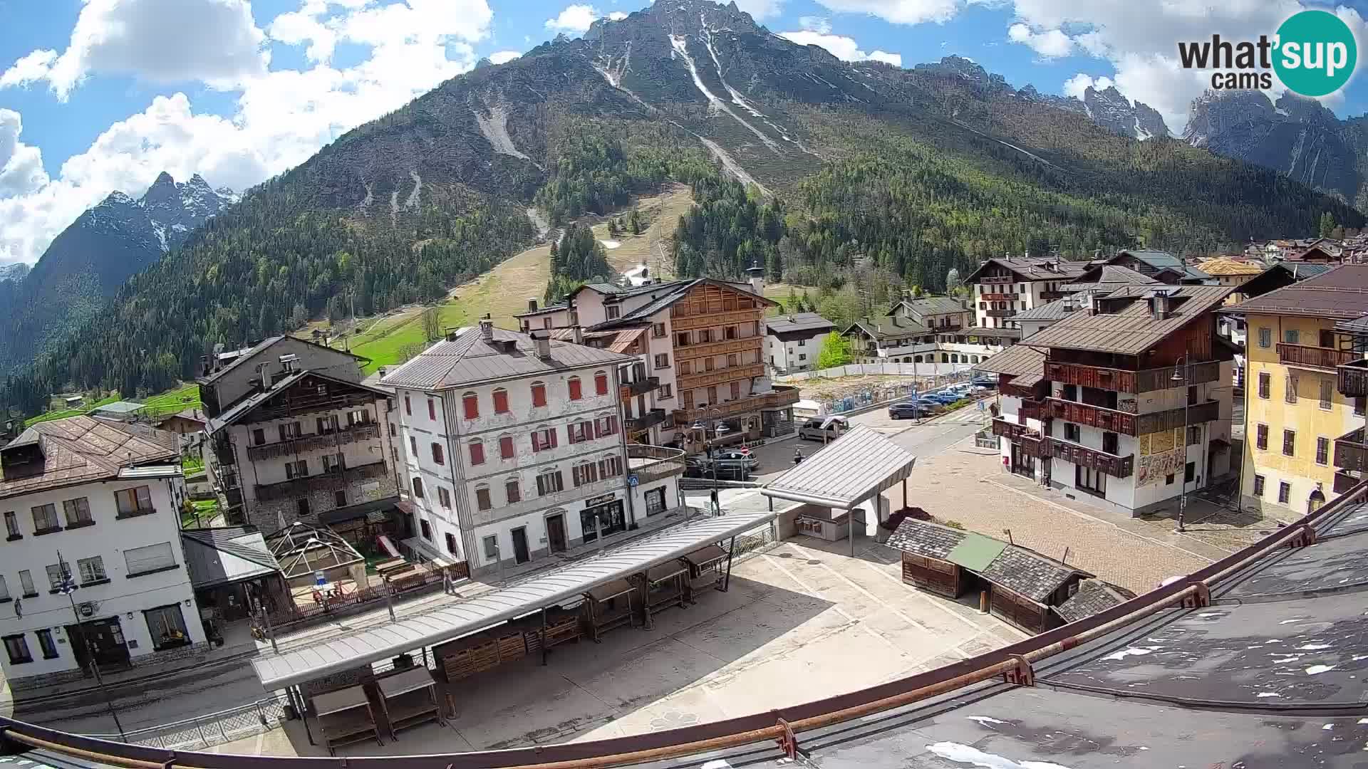 Piazza centrale di Forni di Sopra