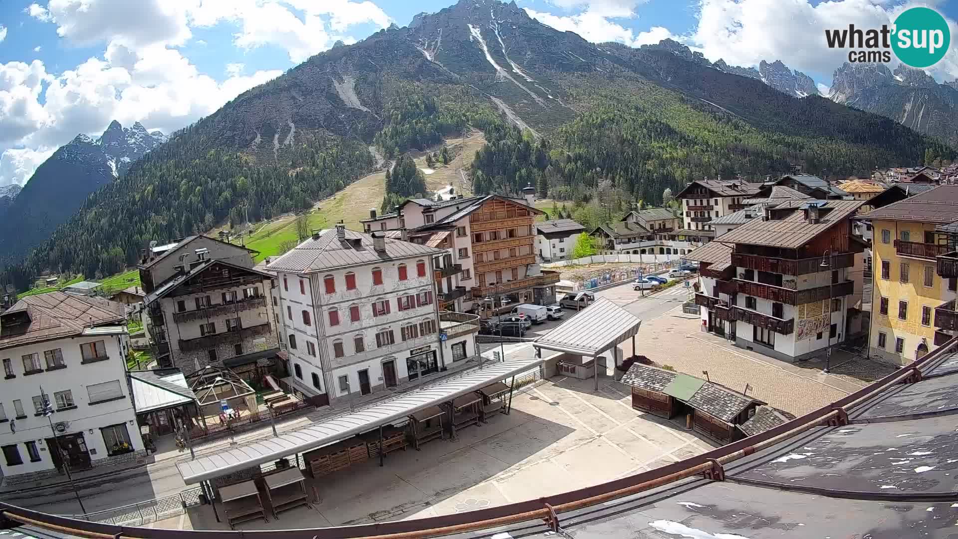 Plaza principal de Forni di Sopra