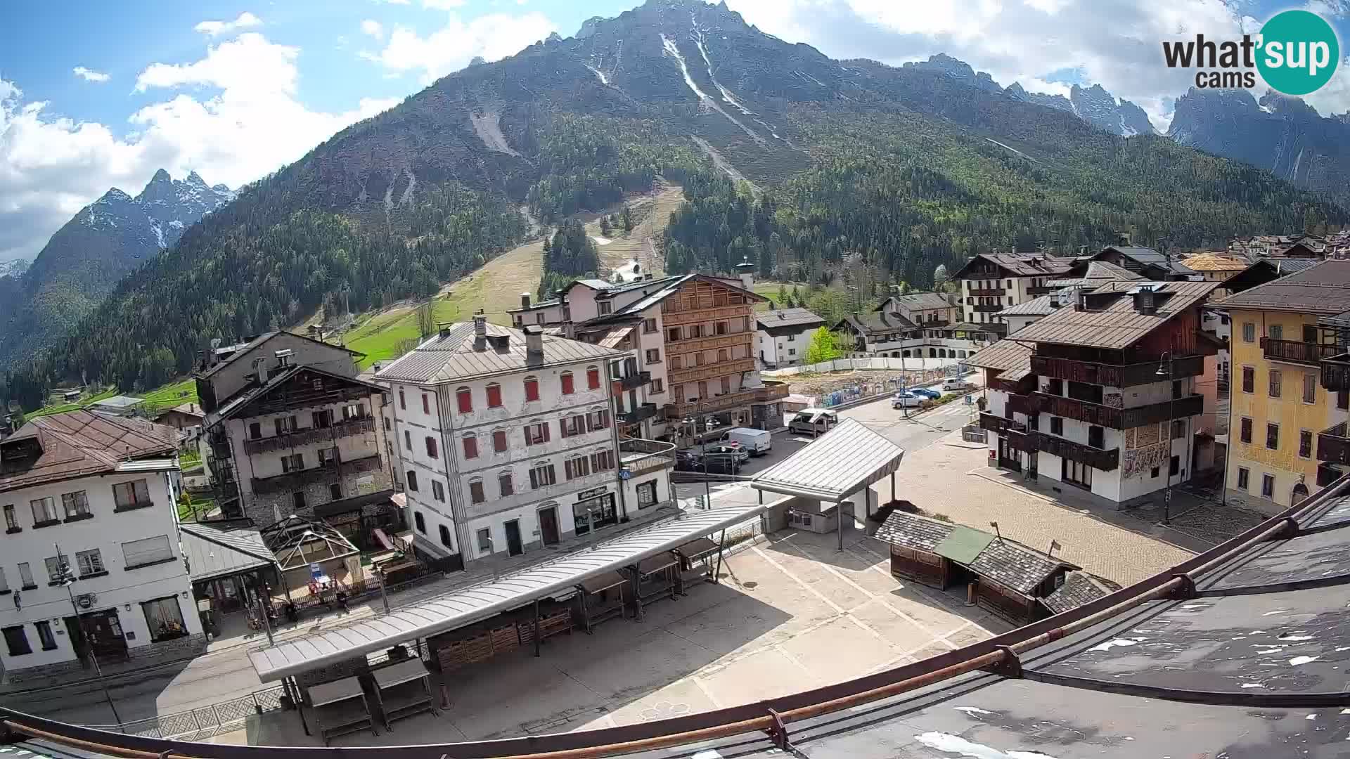 Piazza centrale di Forni di Sopra