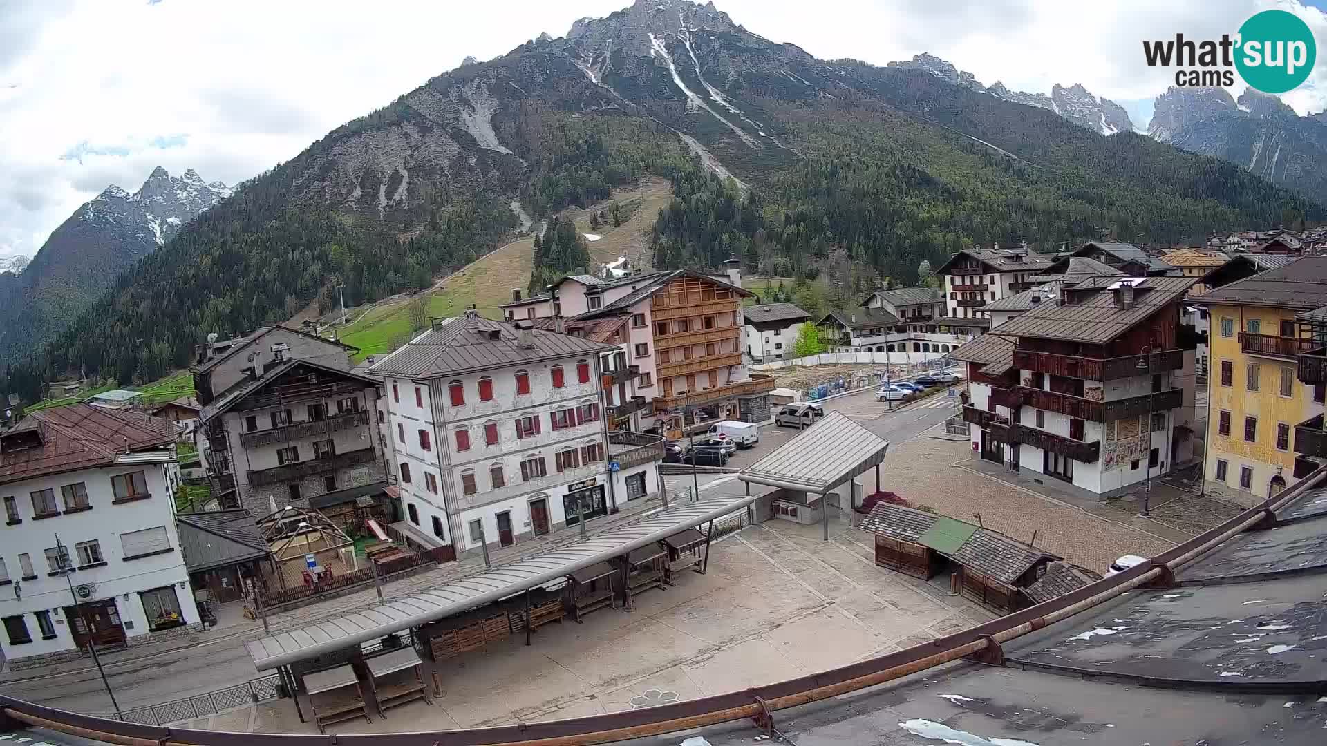 Plaza principal de Forni di Sopra