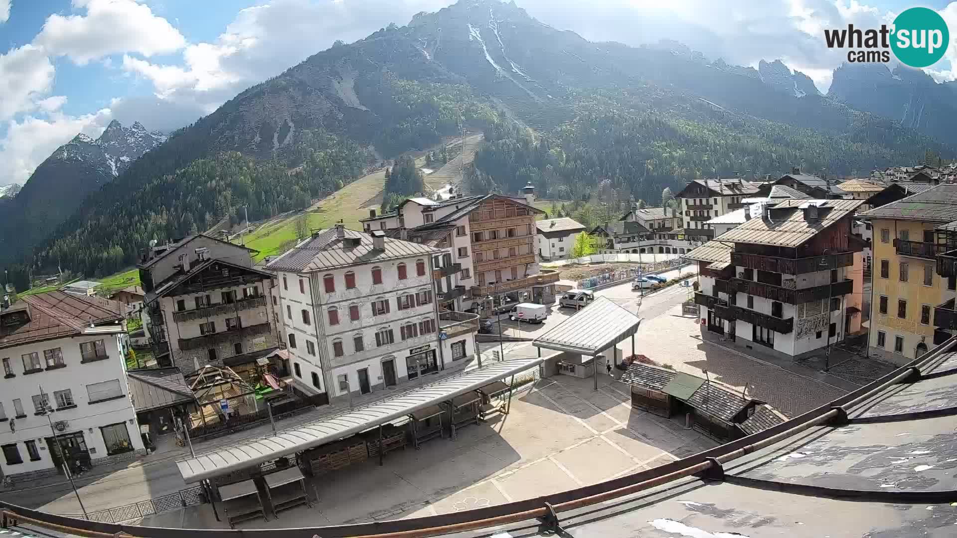 Piazza centrale di Forni di Sopra