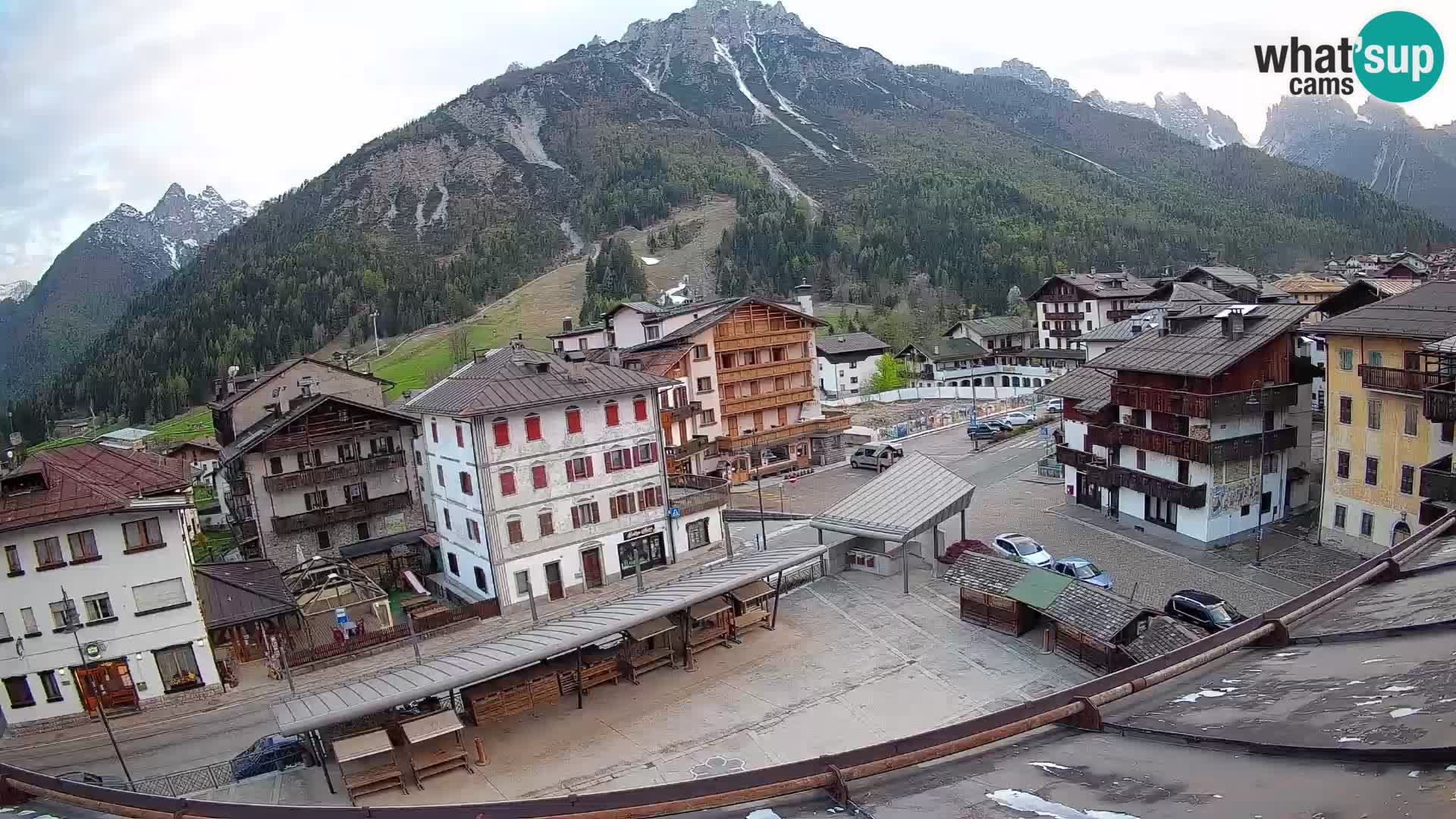 Piazza centrale di Forni di Sopra