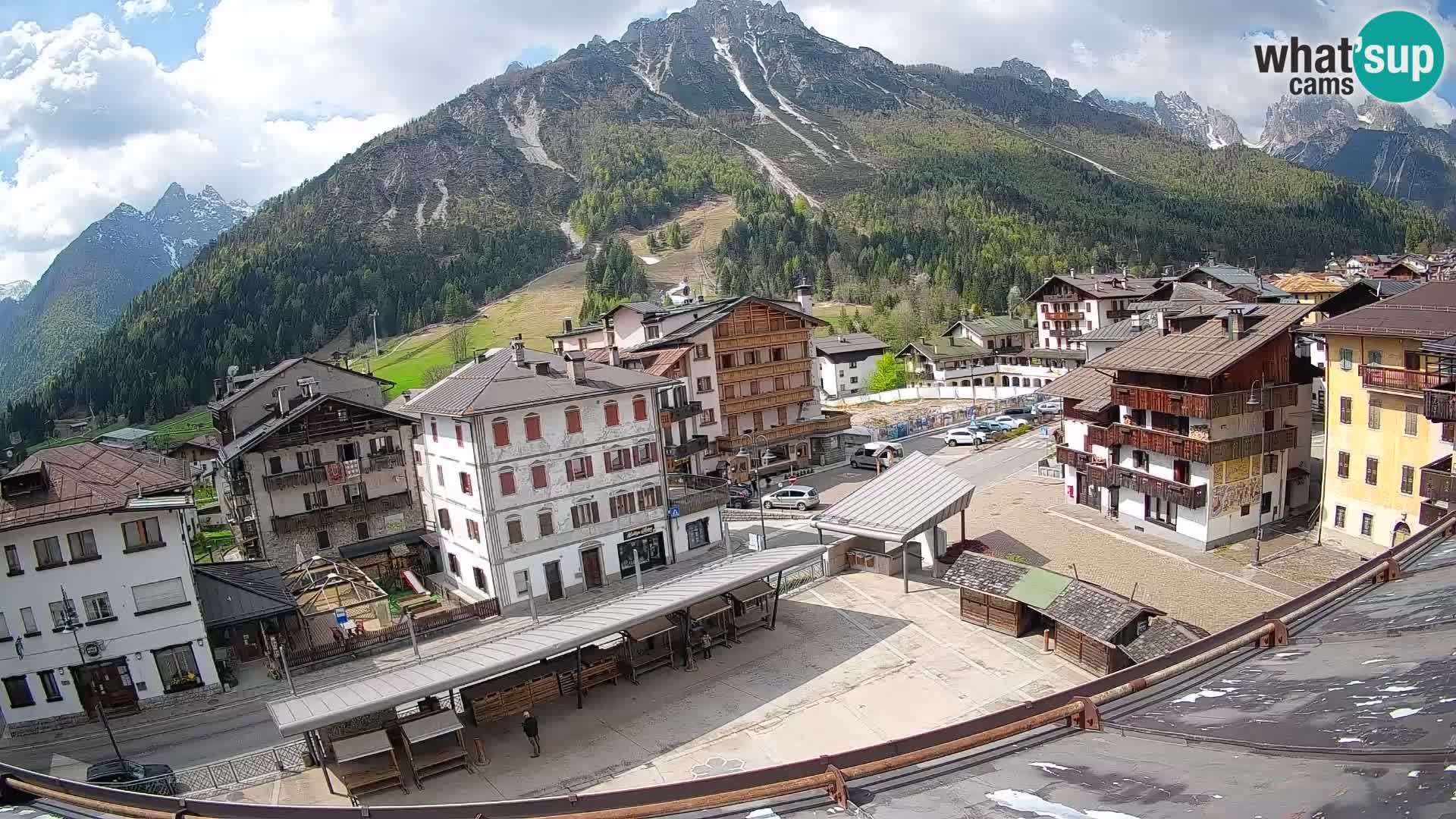 Piazza centrale di Forni di Sopra