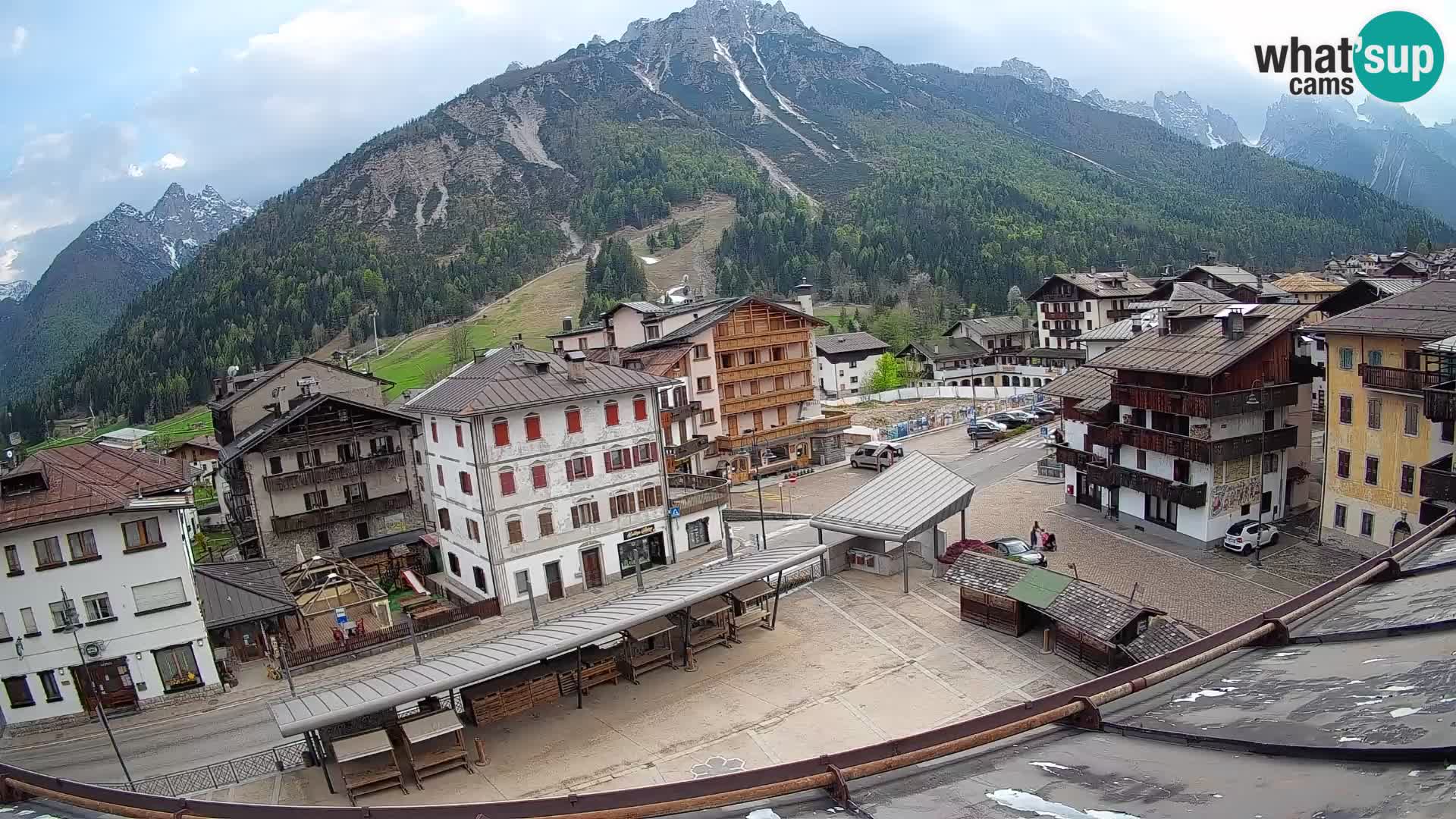 Piazza centrale di Forni di Sopra
