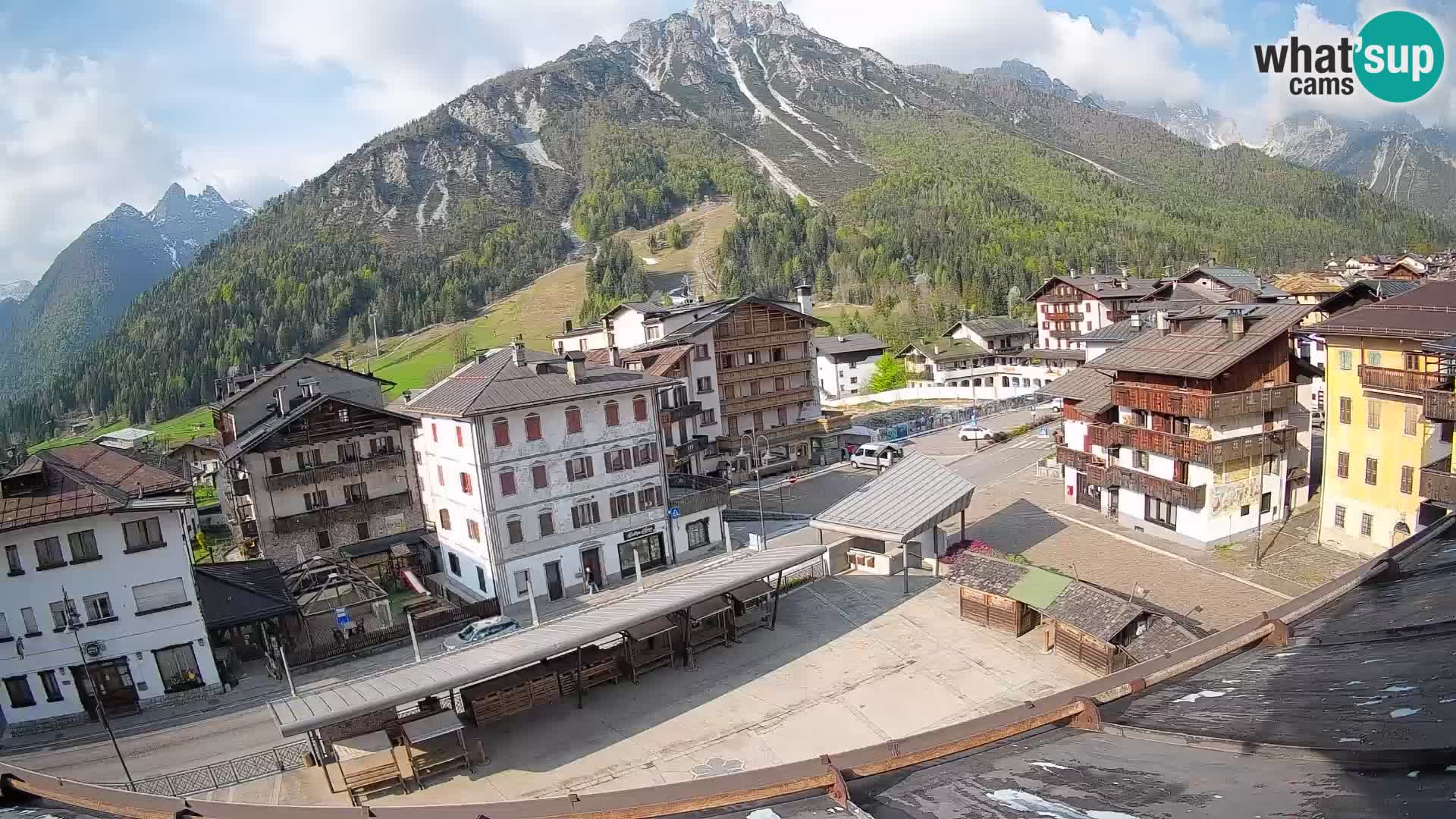 Piazza centrale di Forni di Sopra
