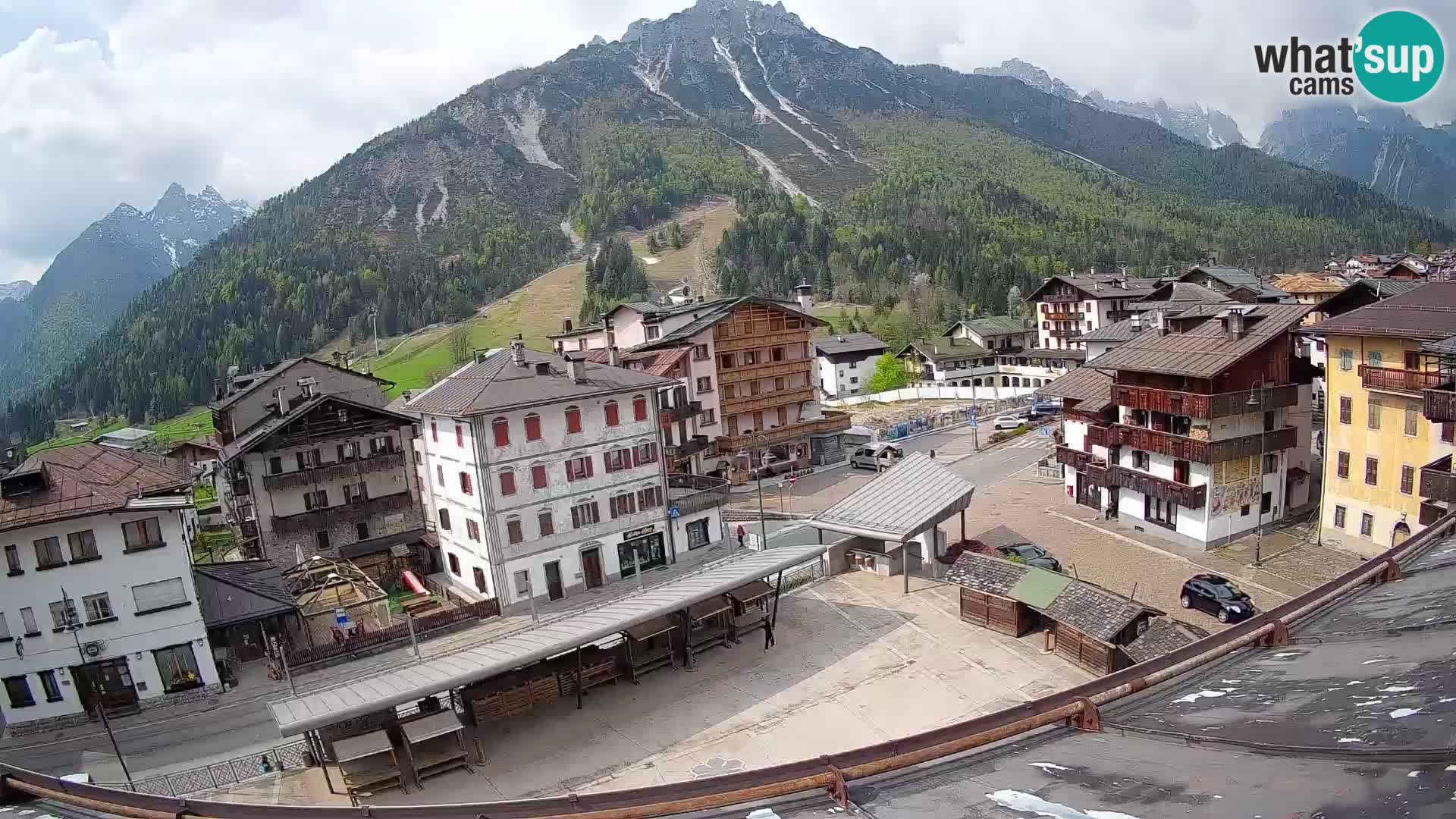 Piazza centrale di Forni di Sopra