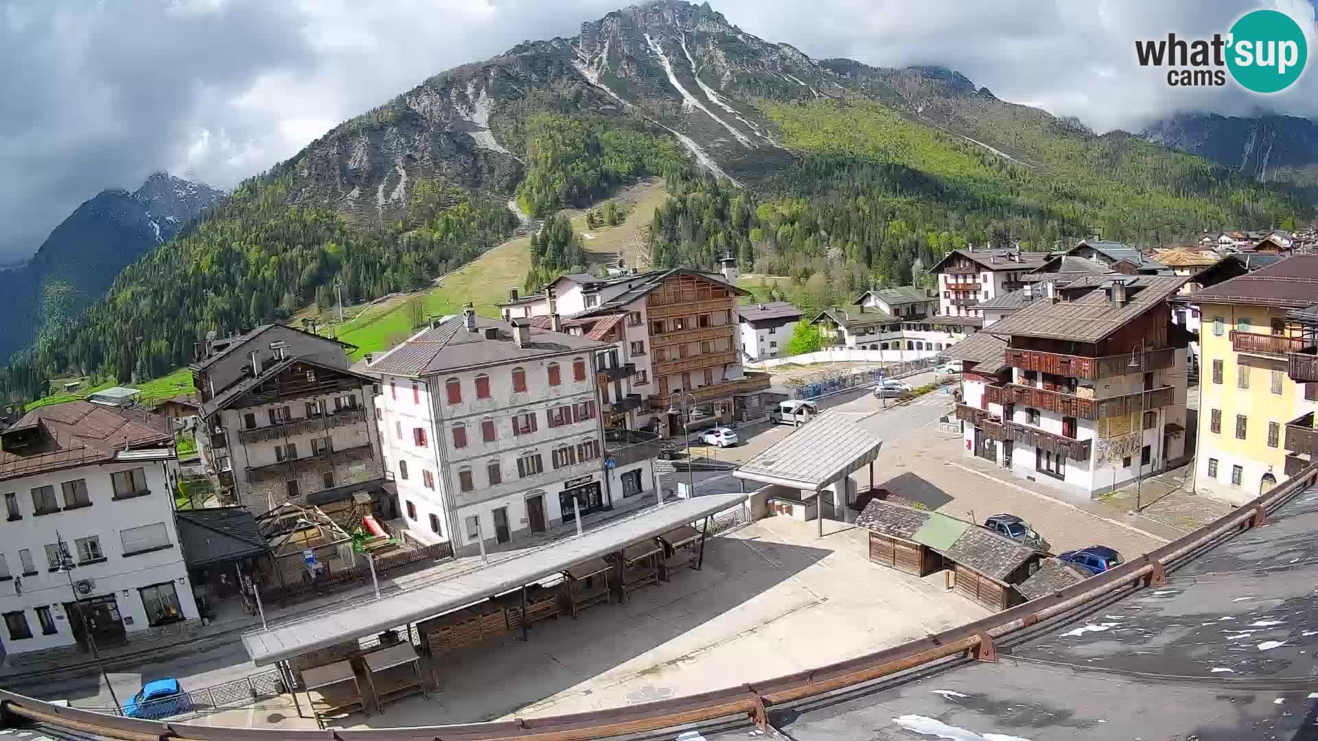 Piazza centrale di Forni di Sopra
