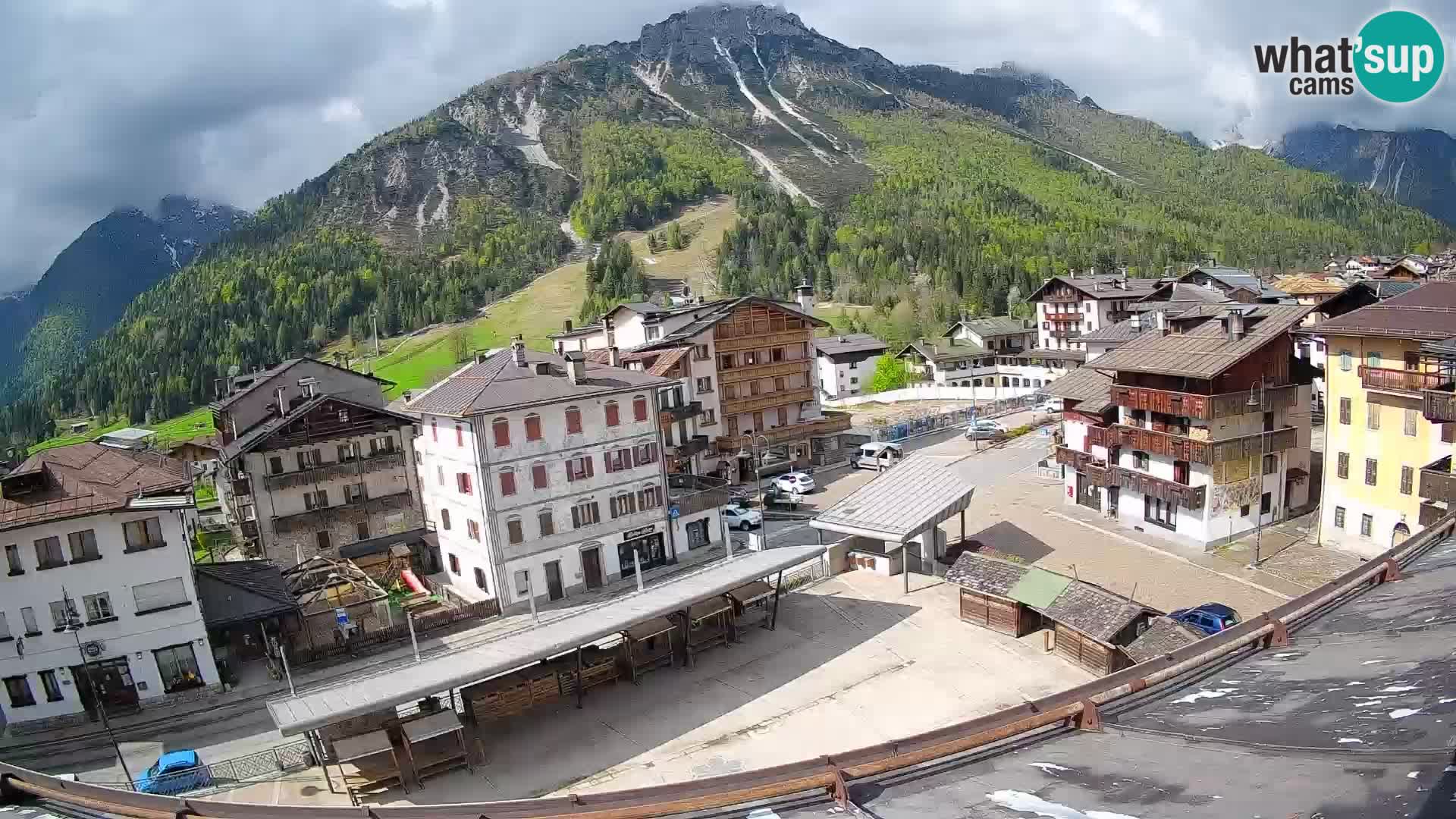 Plaza principal de Forni di Sopra