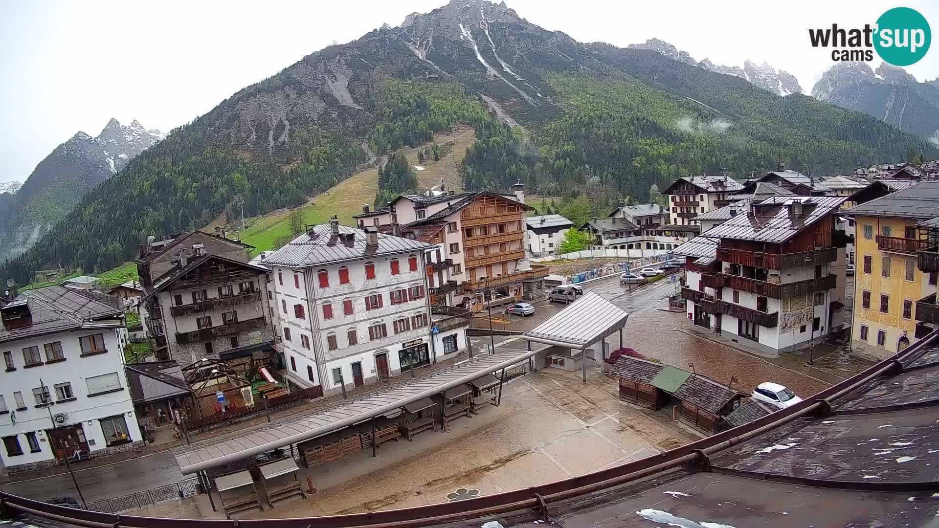 Piazza centrale di Forni di Sopra