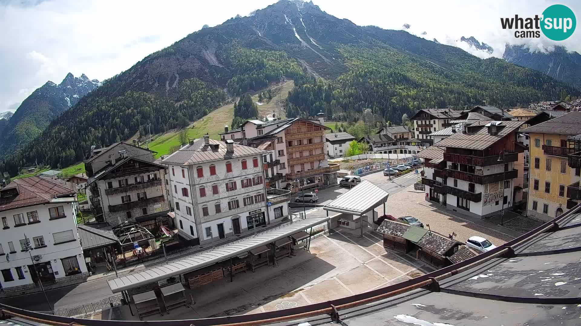 Piazza centrale di Forni di Sopra