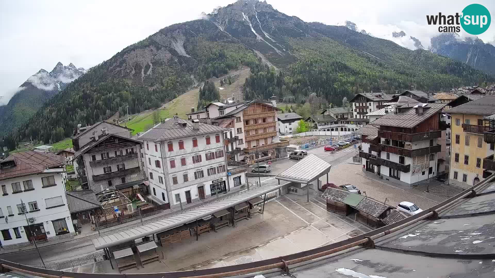 Piazza centrale di Forni di Sopra