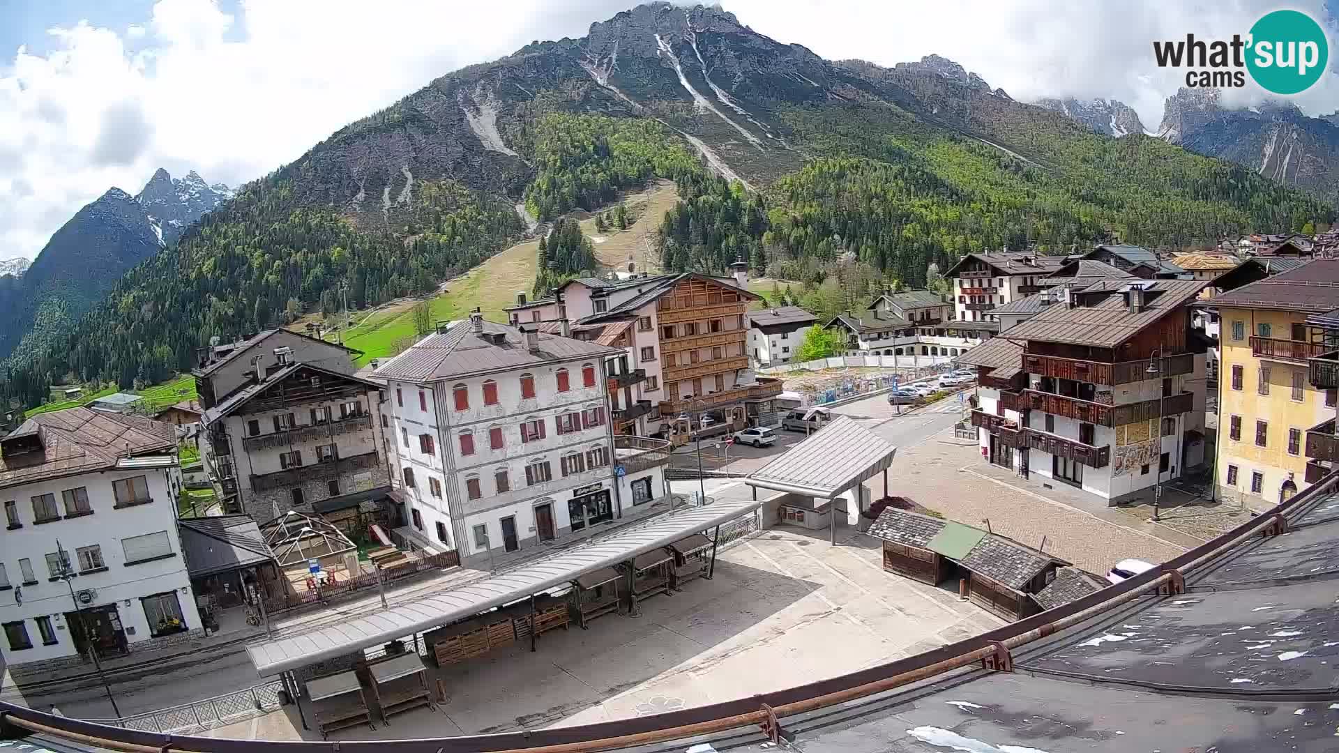Piazza centrale di Forni di Sopra