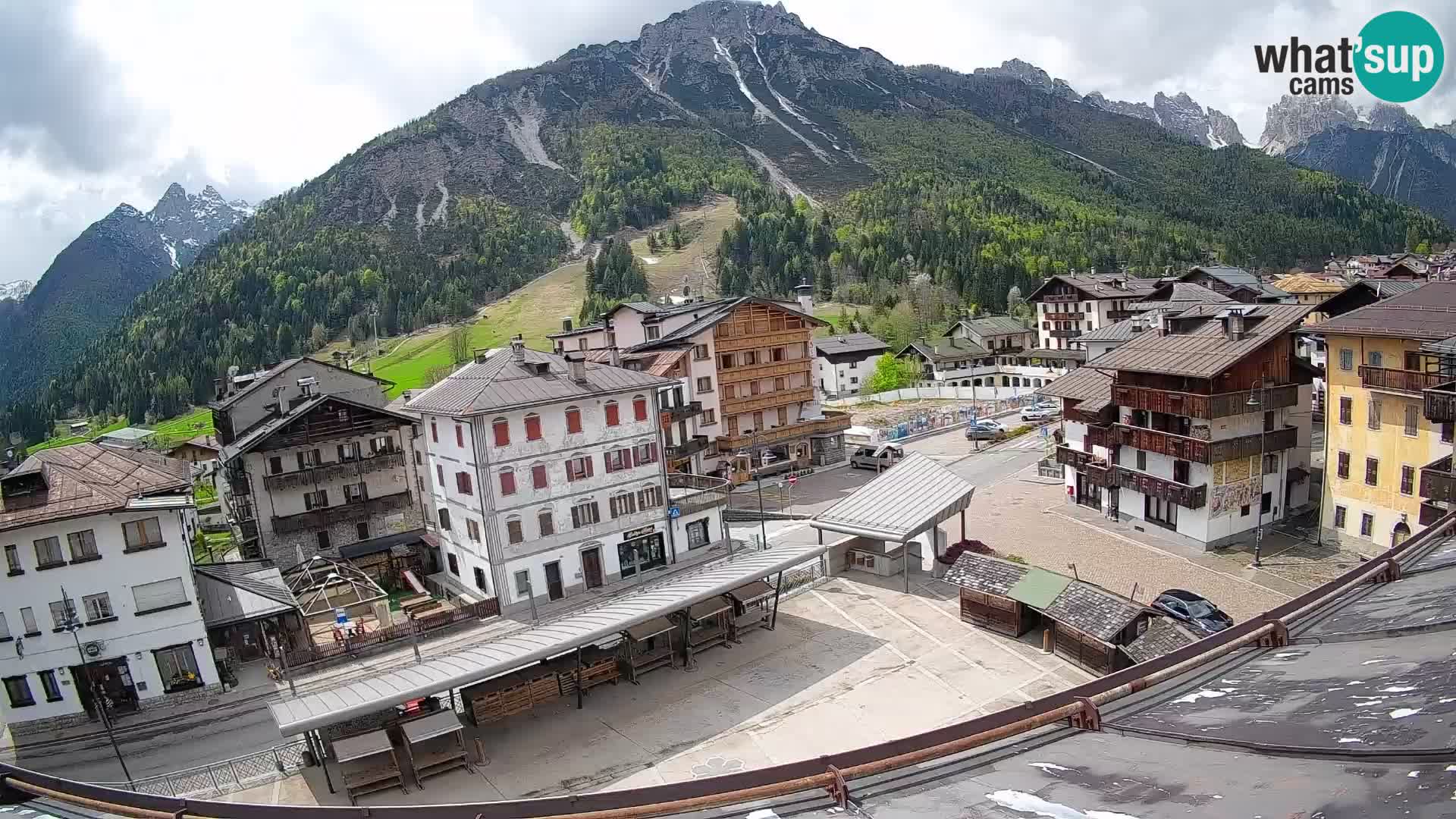 Piazza centrale di Forni di Sopra