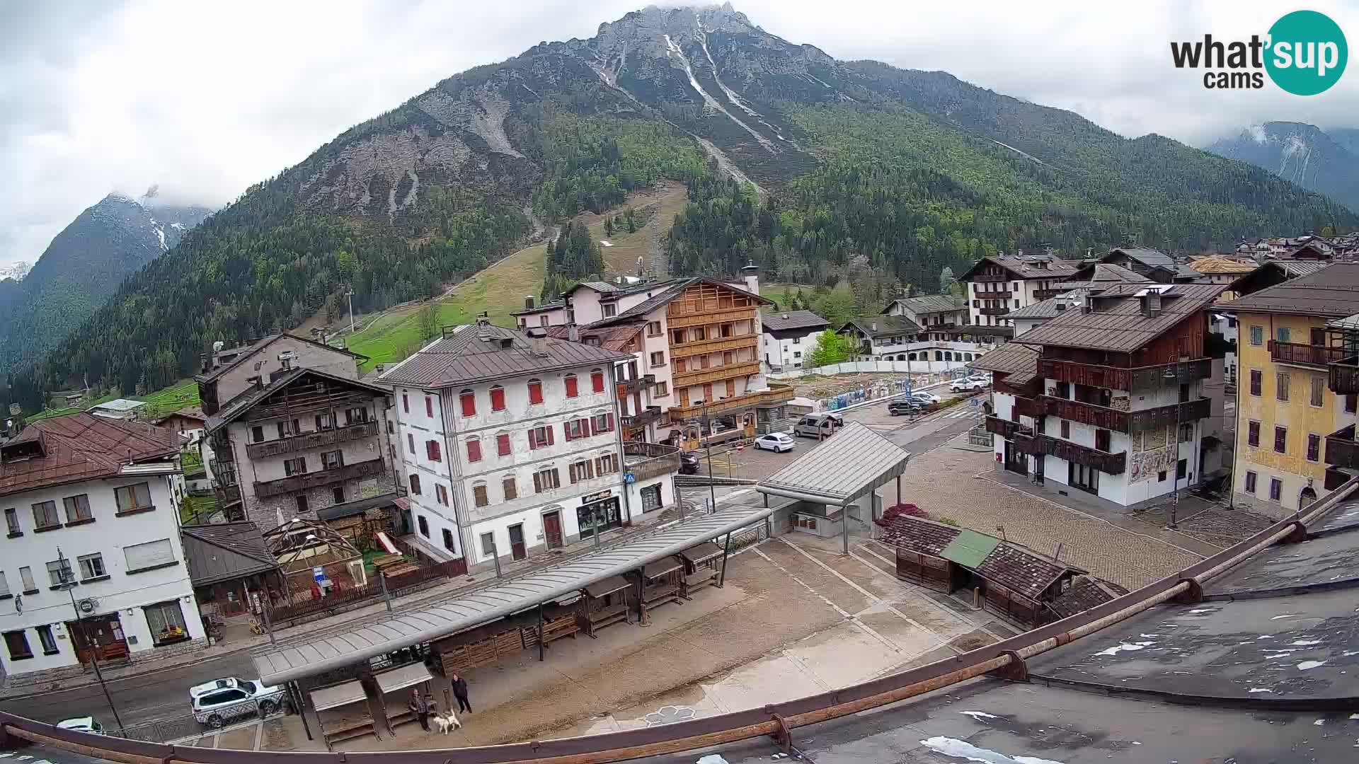 Piazza centrale di Forni di Sopra
