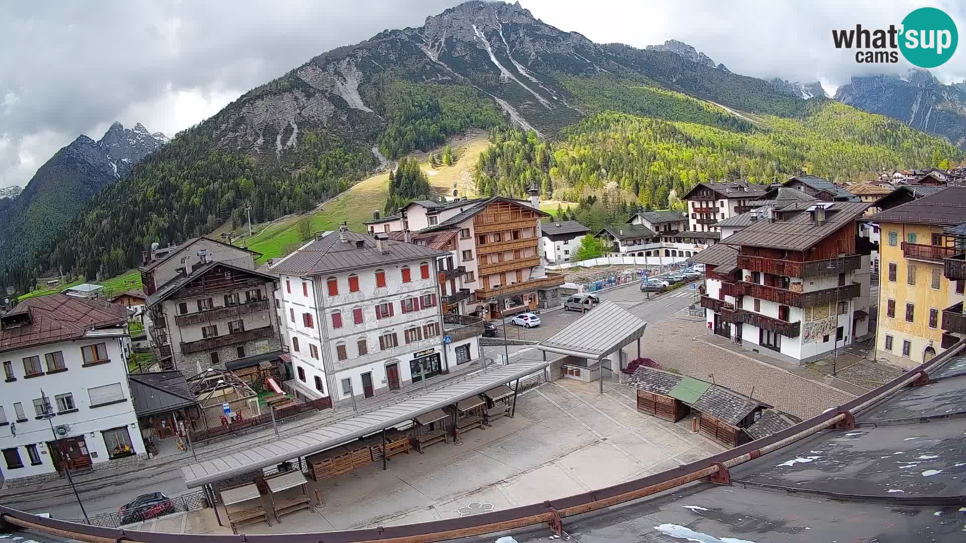 Piazza centrale di Forni di Sopra
